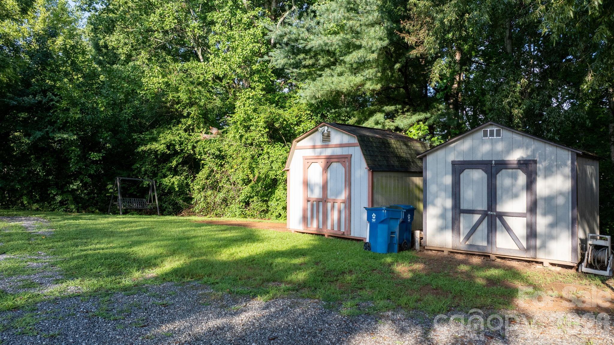708 E Klutz Street Property Photo 5