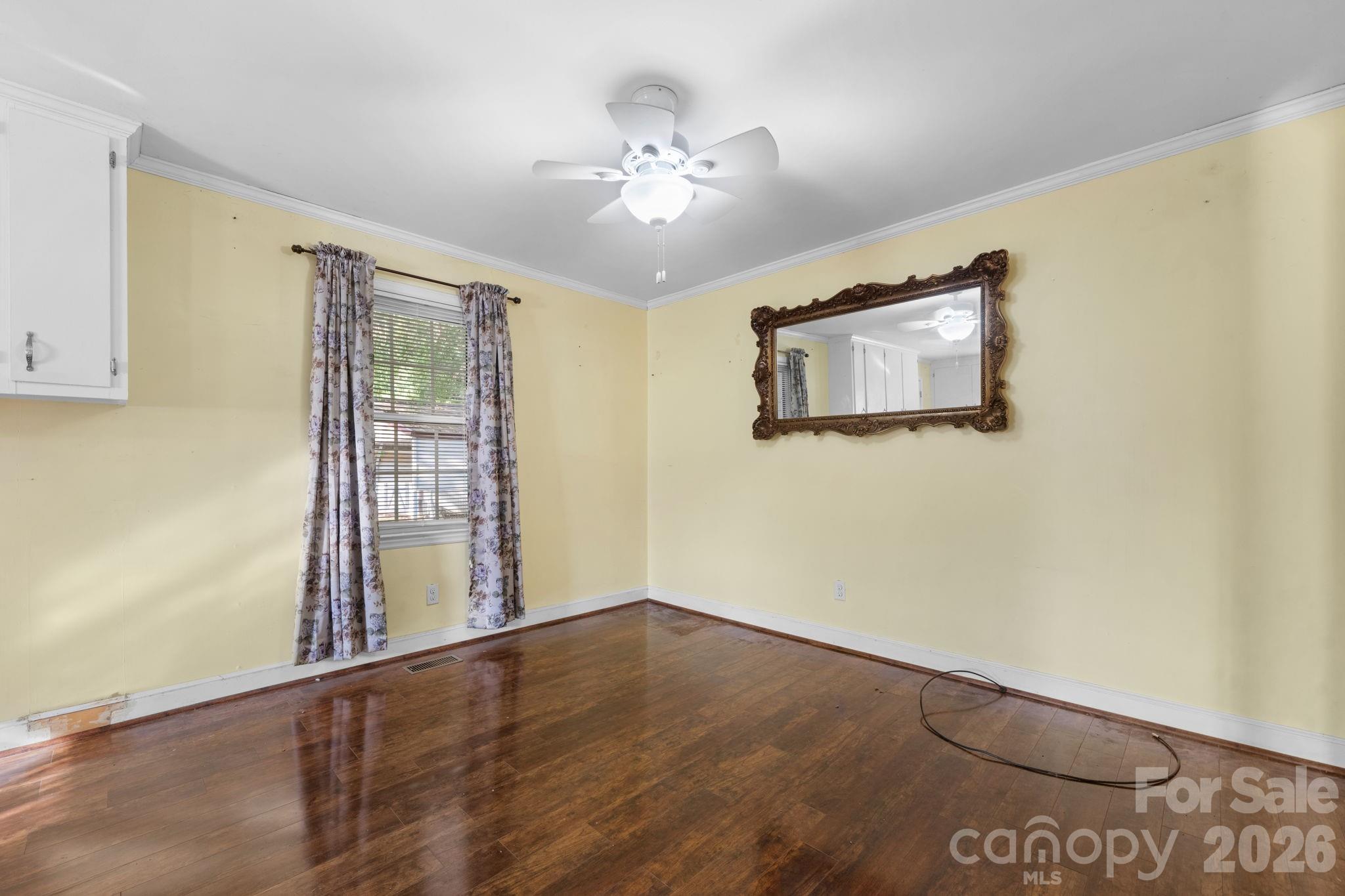 708 E Klutz Street Property Photo 13