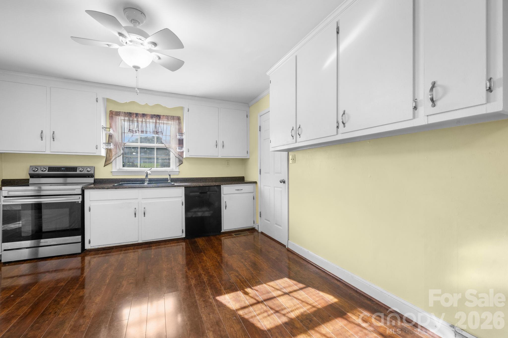 708 E Klutz Street Property Photo 17