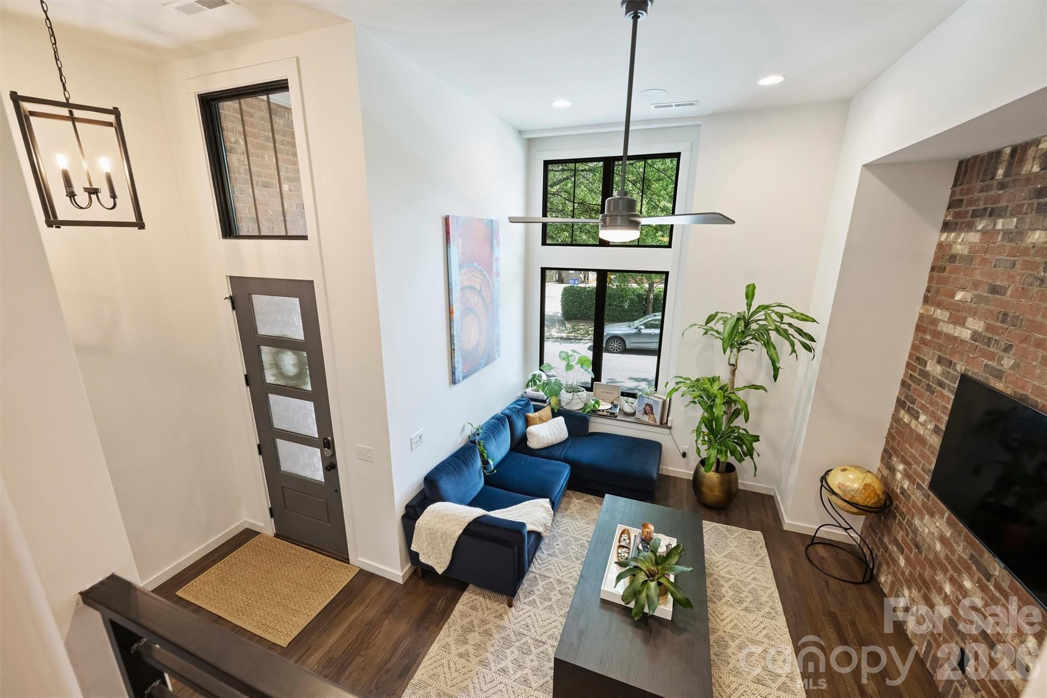 416 E 33rd Street Property Photo 2