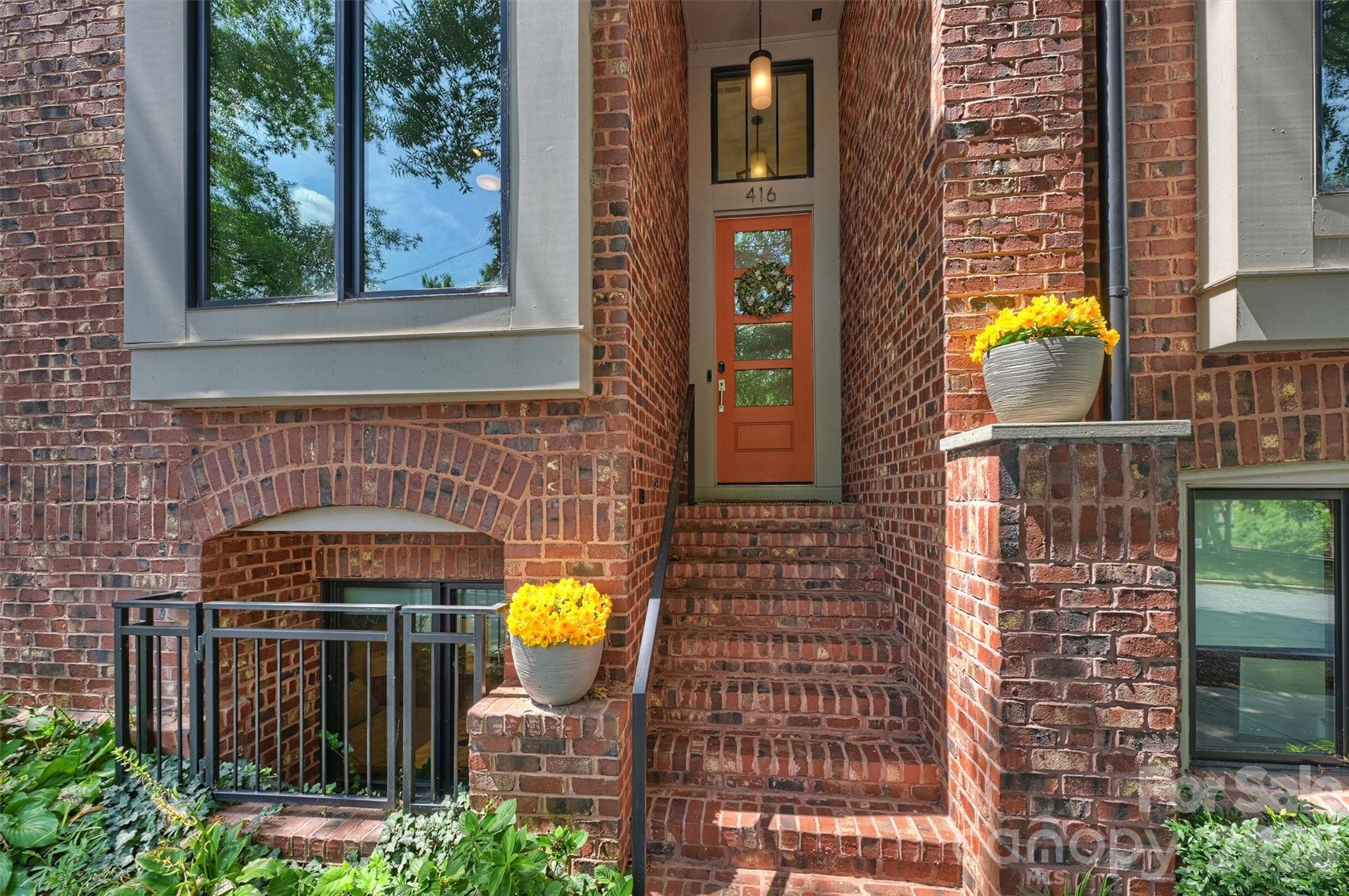 416 E 33rd Street Property Photo 2