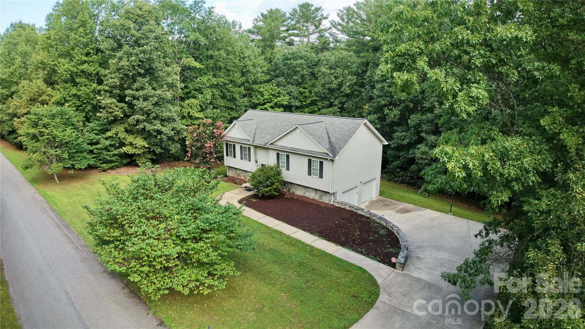 2031 Cam Drive Property Photo 1