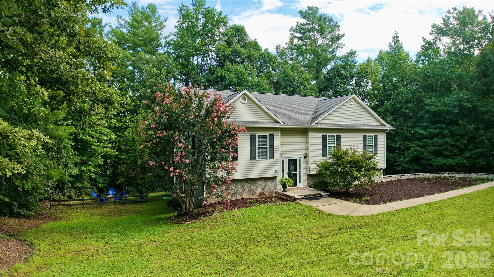 2031 Cam Drive Property Photo 2