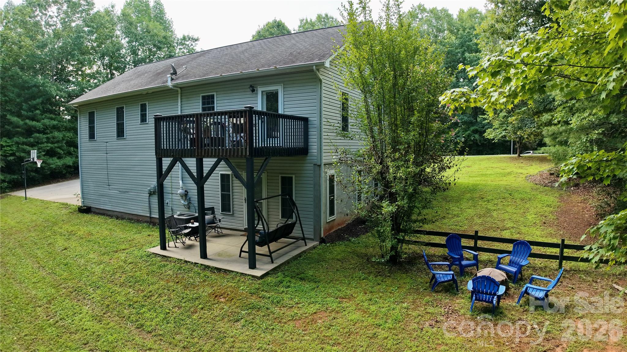 2031 Cam Drive Property Photo 3