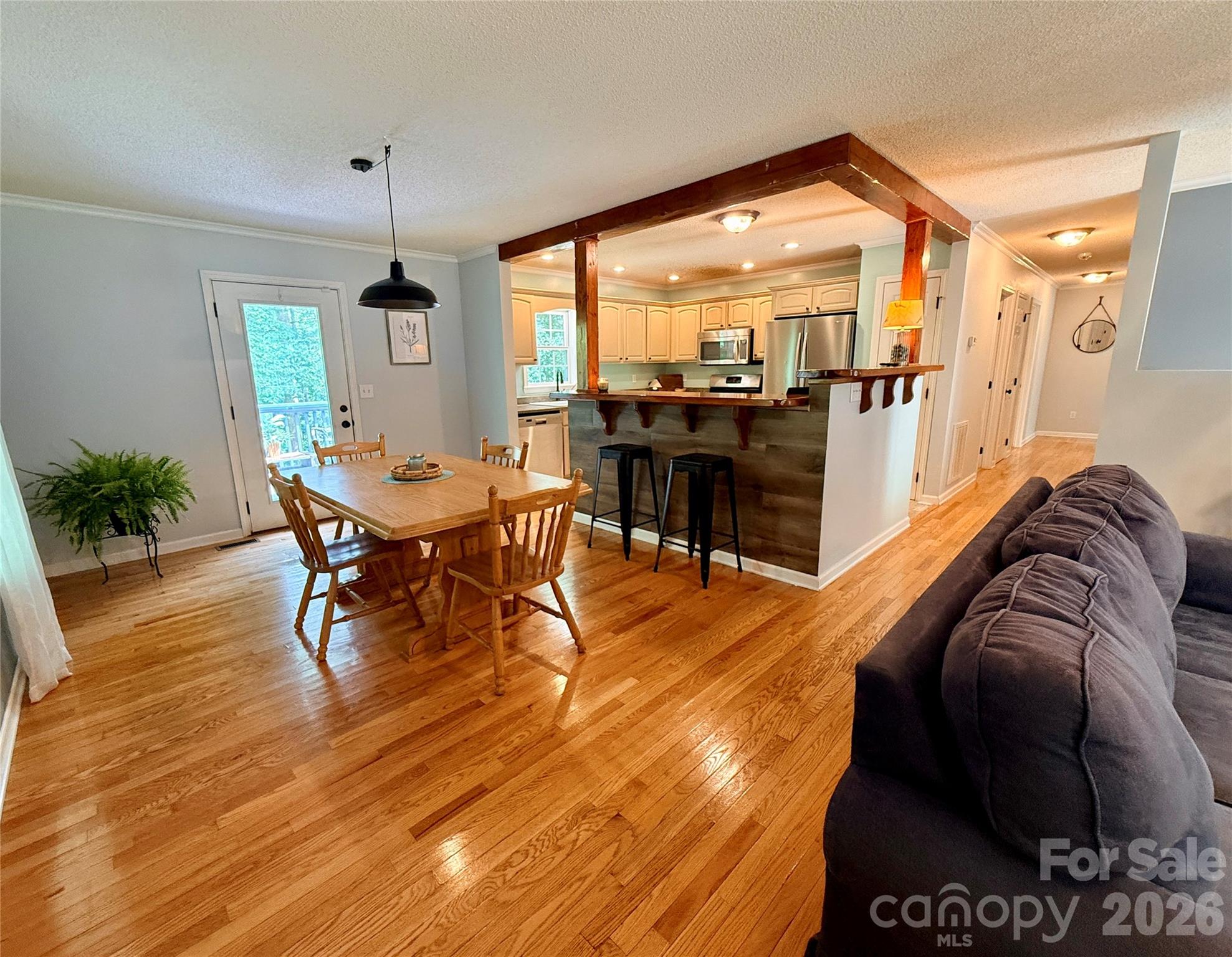 2031 Cam Drive Property Photo 12