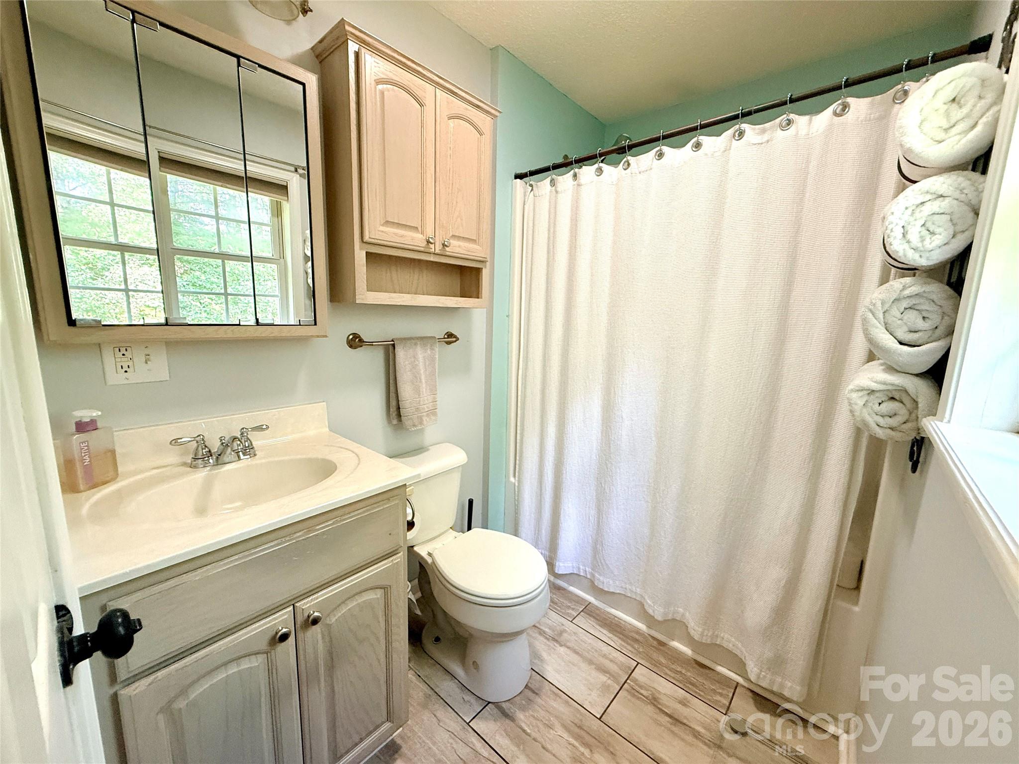 2031 Cam Drive Property Photo 16