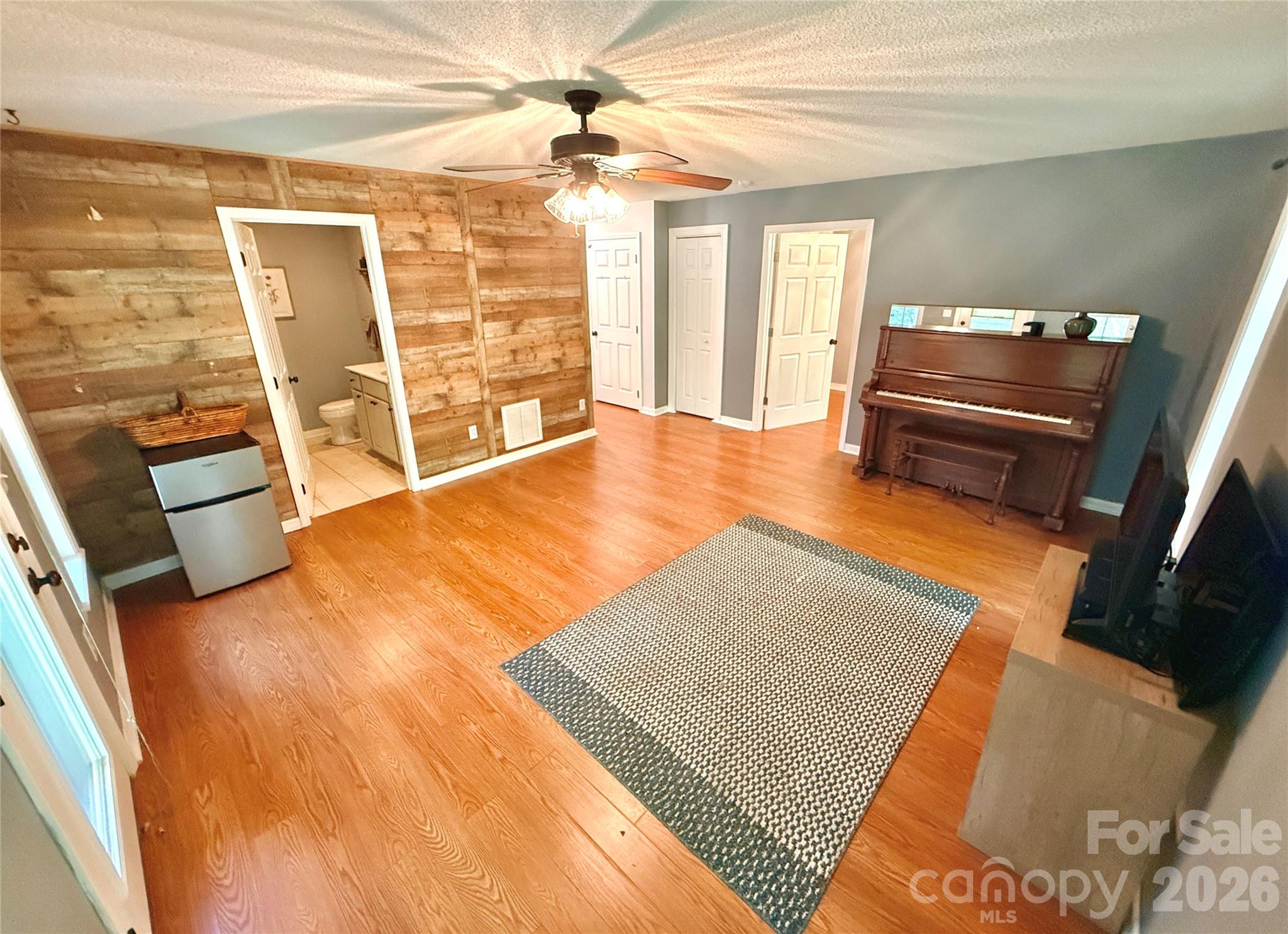 2031 Cam Drive Property Photo 19