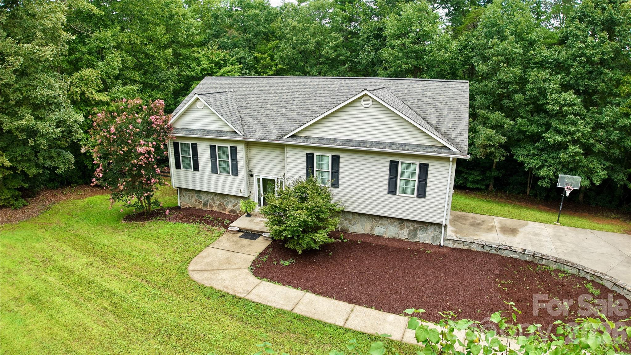 2031 Cam Drive Property Photo 24