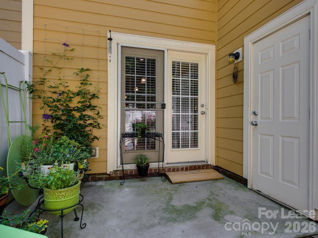 301 Hurston Circle Property Photo 18