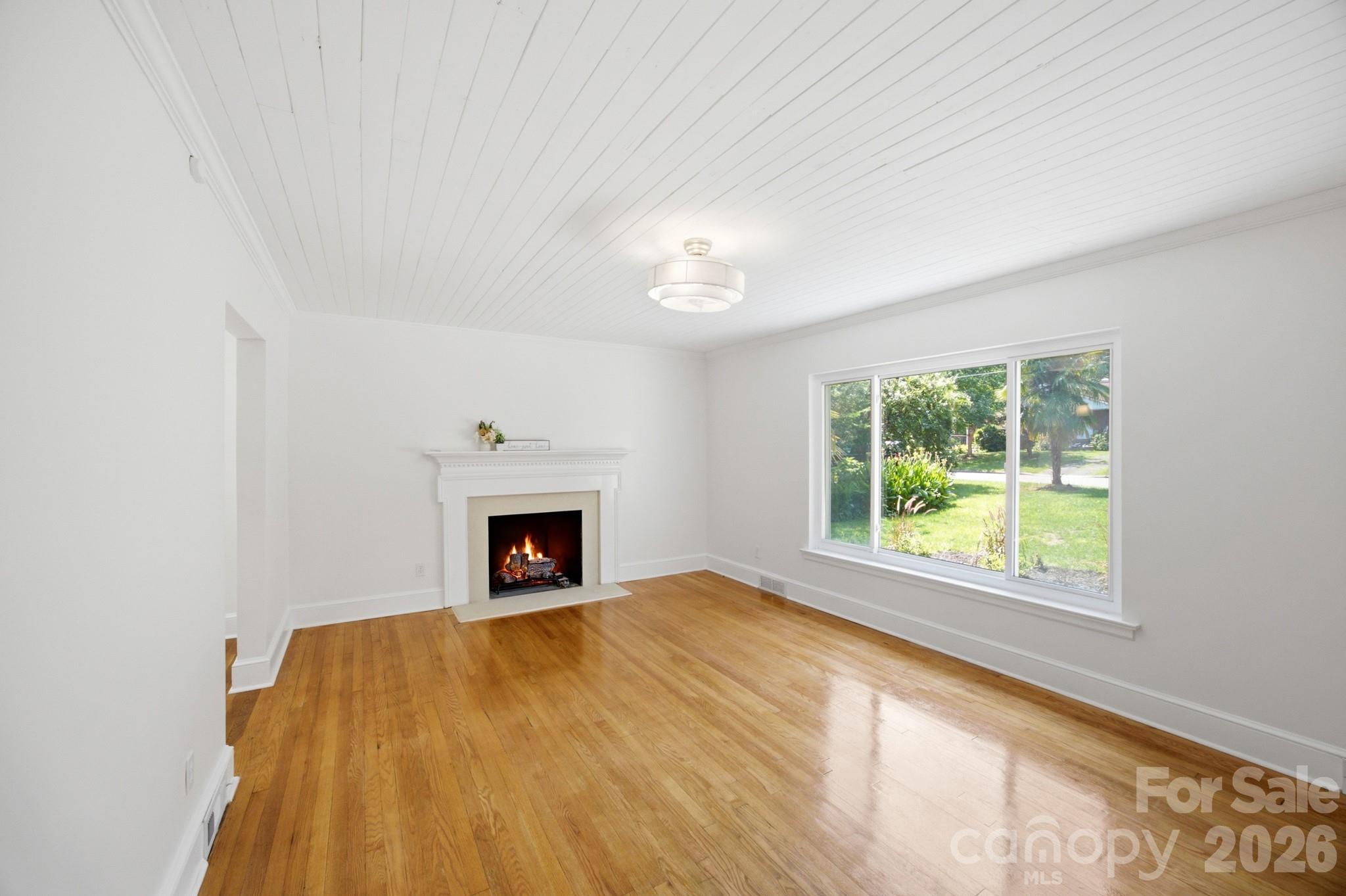 943 Hickory Nut Street Property Photo 6