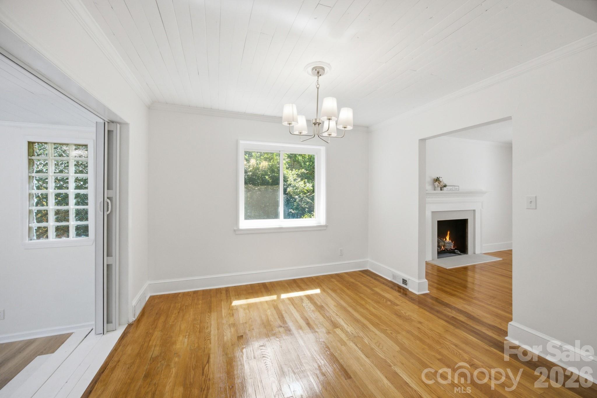 943 Hickory Nut Street Property Photo 11