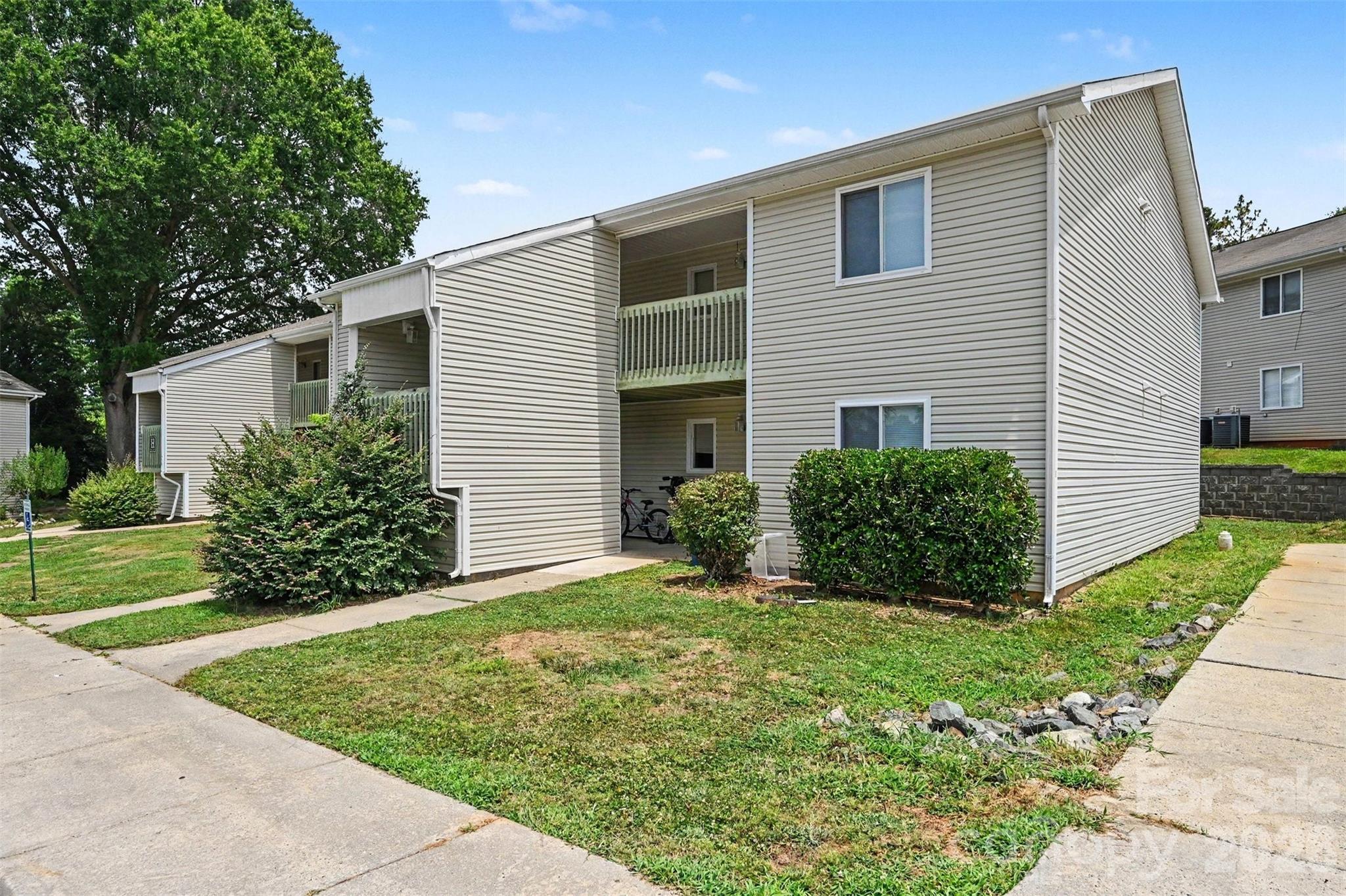 1654 Eagles Place Property Photo 1