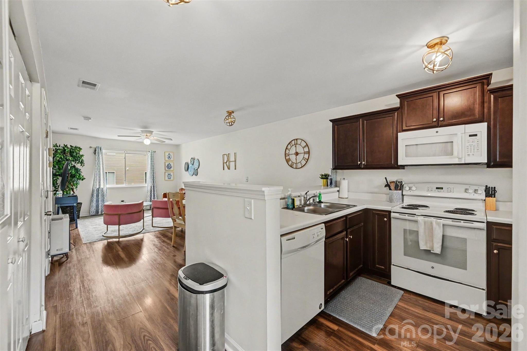 1654 Eagles Place Property Photo 3