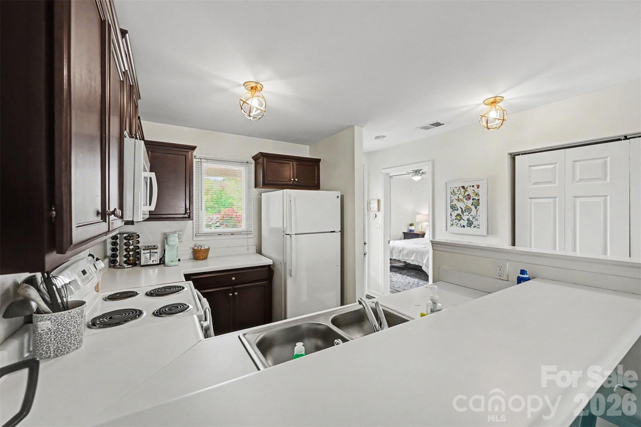 1654 Eagles Place Property Photo 5