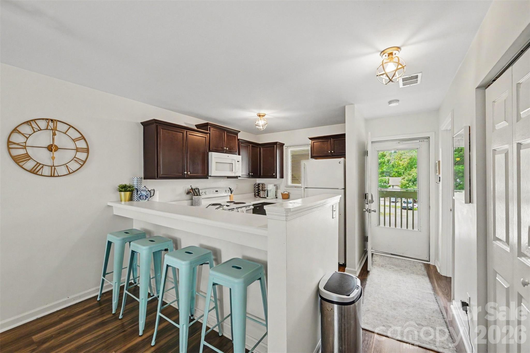 1654 Eagles Place Property Photo 6