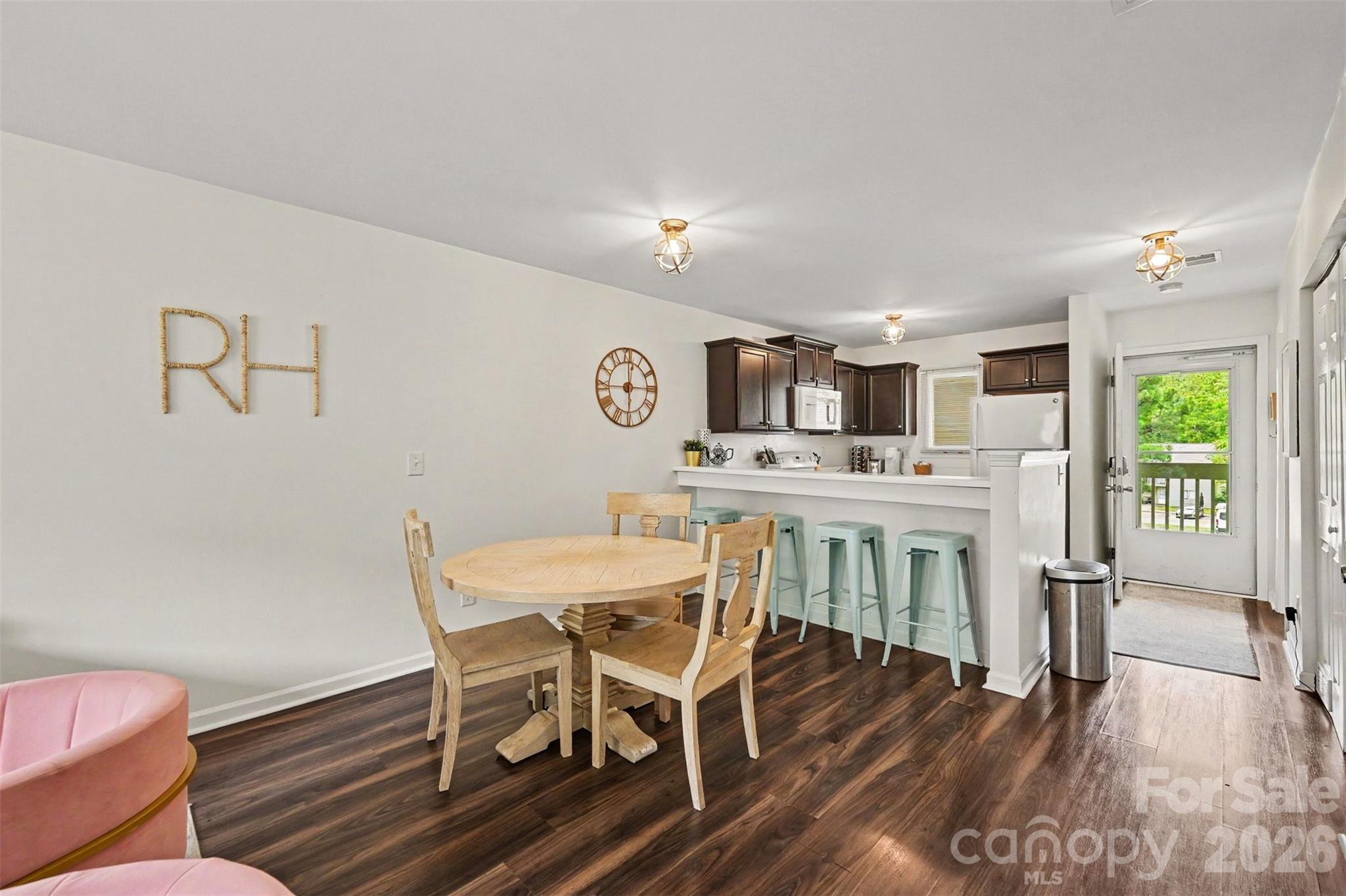1654 Eagles Place Property Photo 7
