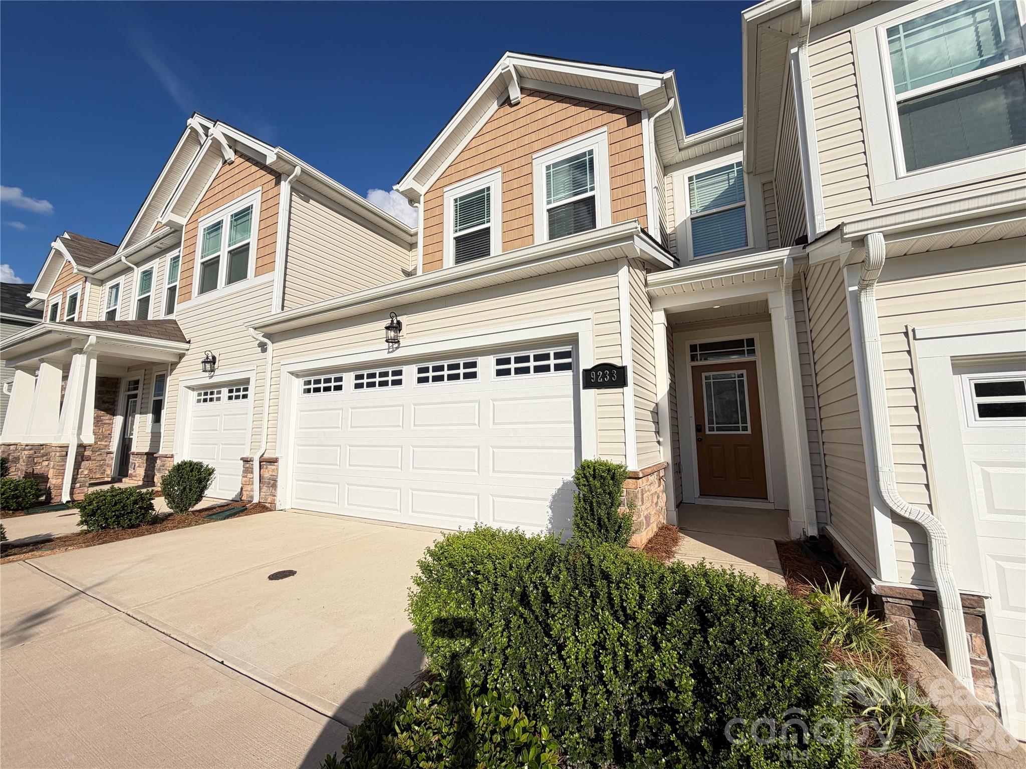 9233 Northfield Crossing Drive Property Photo 1