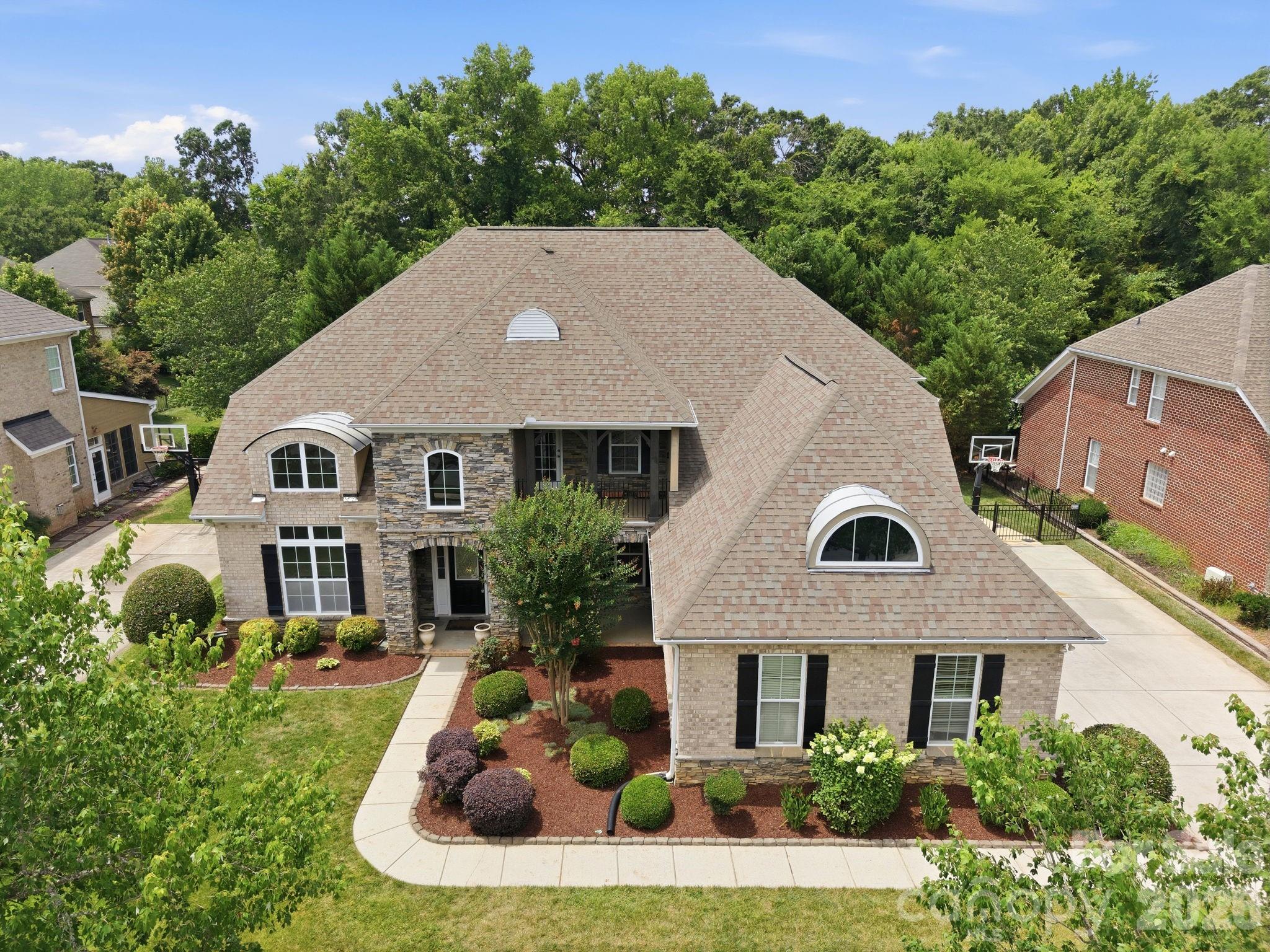 6812 S Creek Road Property Photo 1