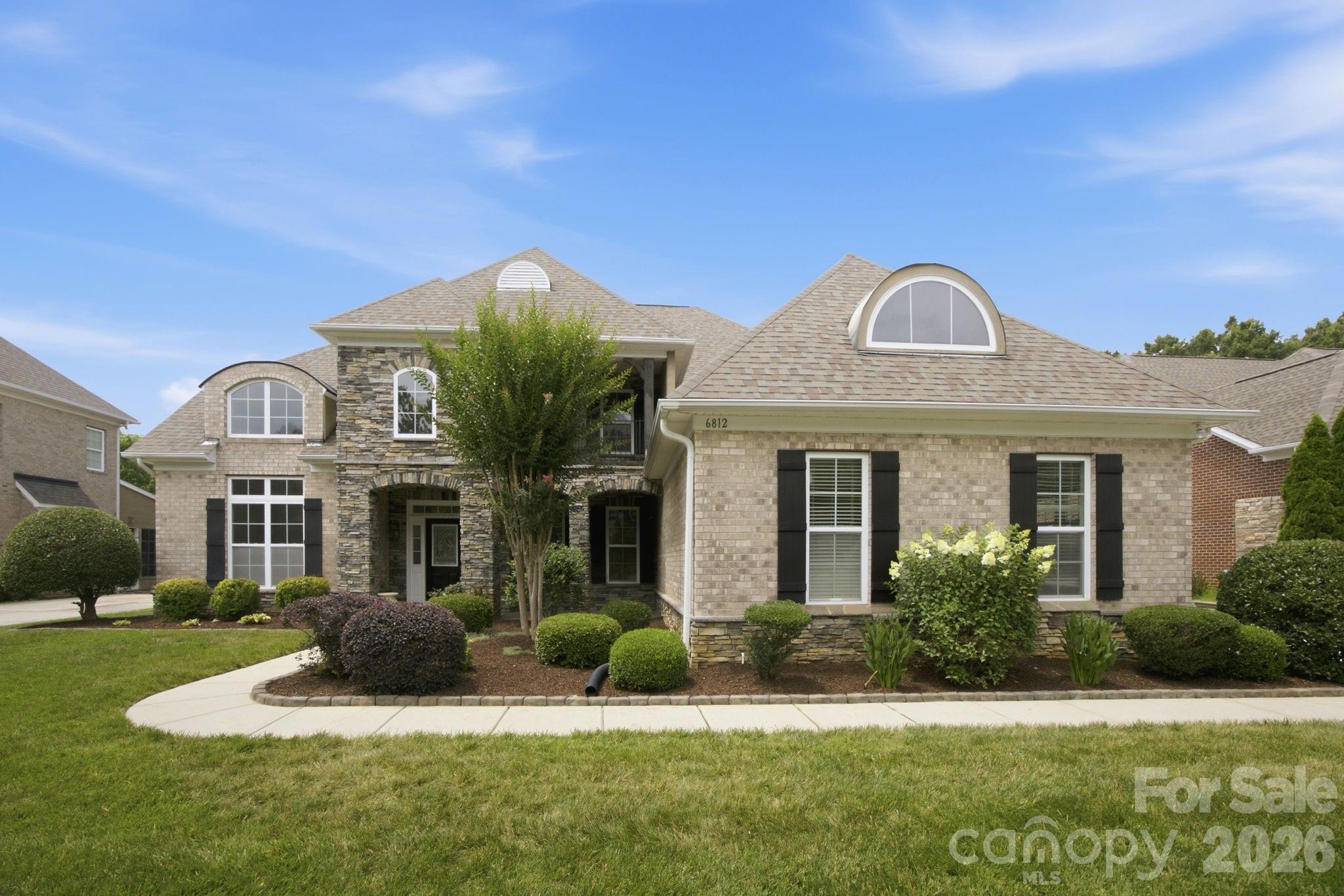 6812 S Creek Road Property Photo 2