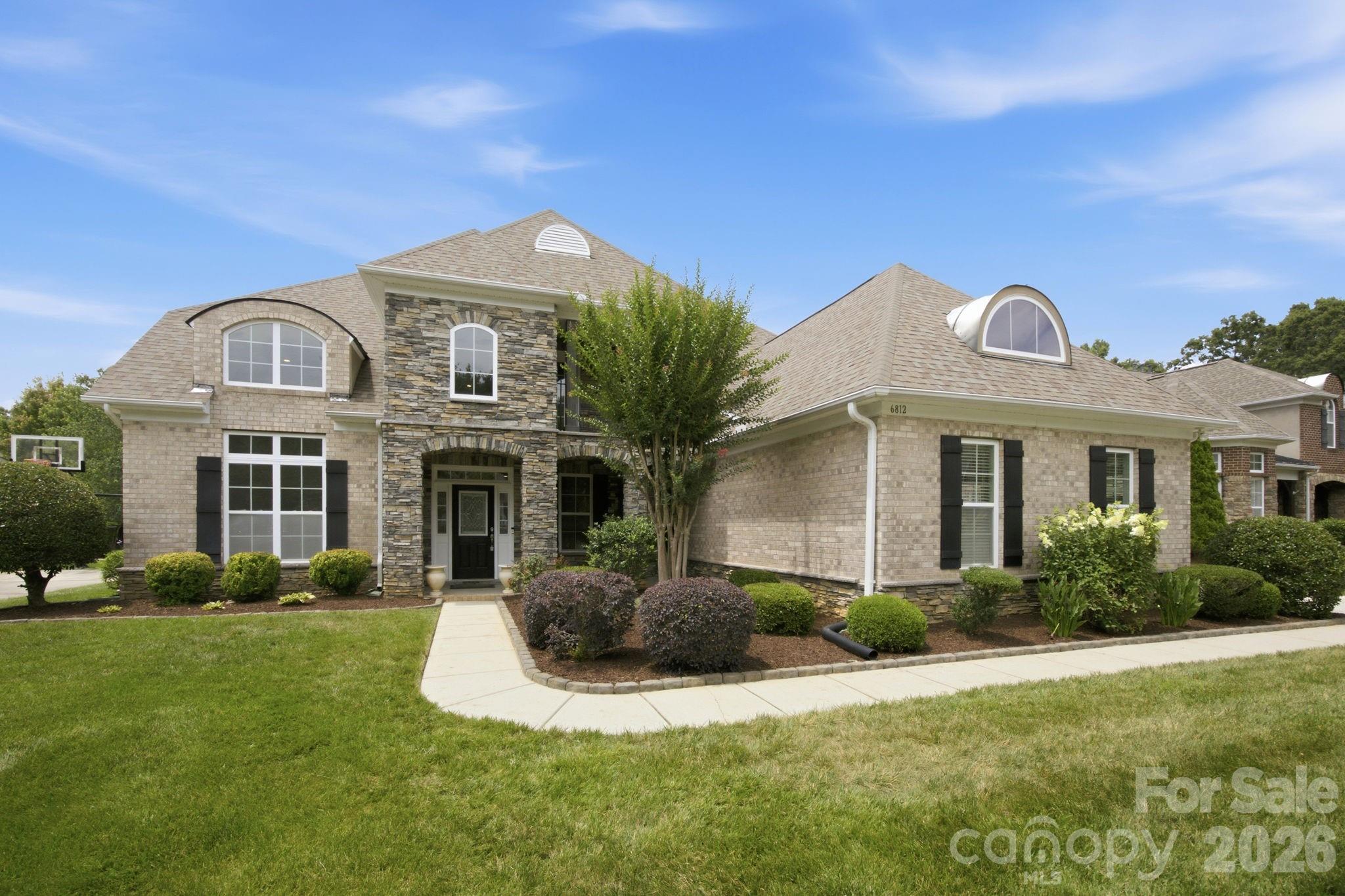 6812 S Creek Road Property Photo 3