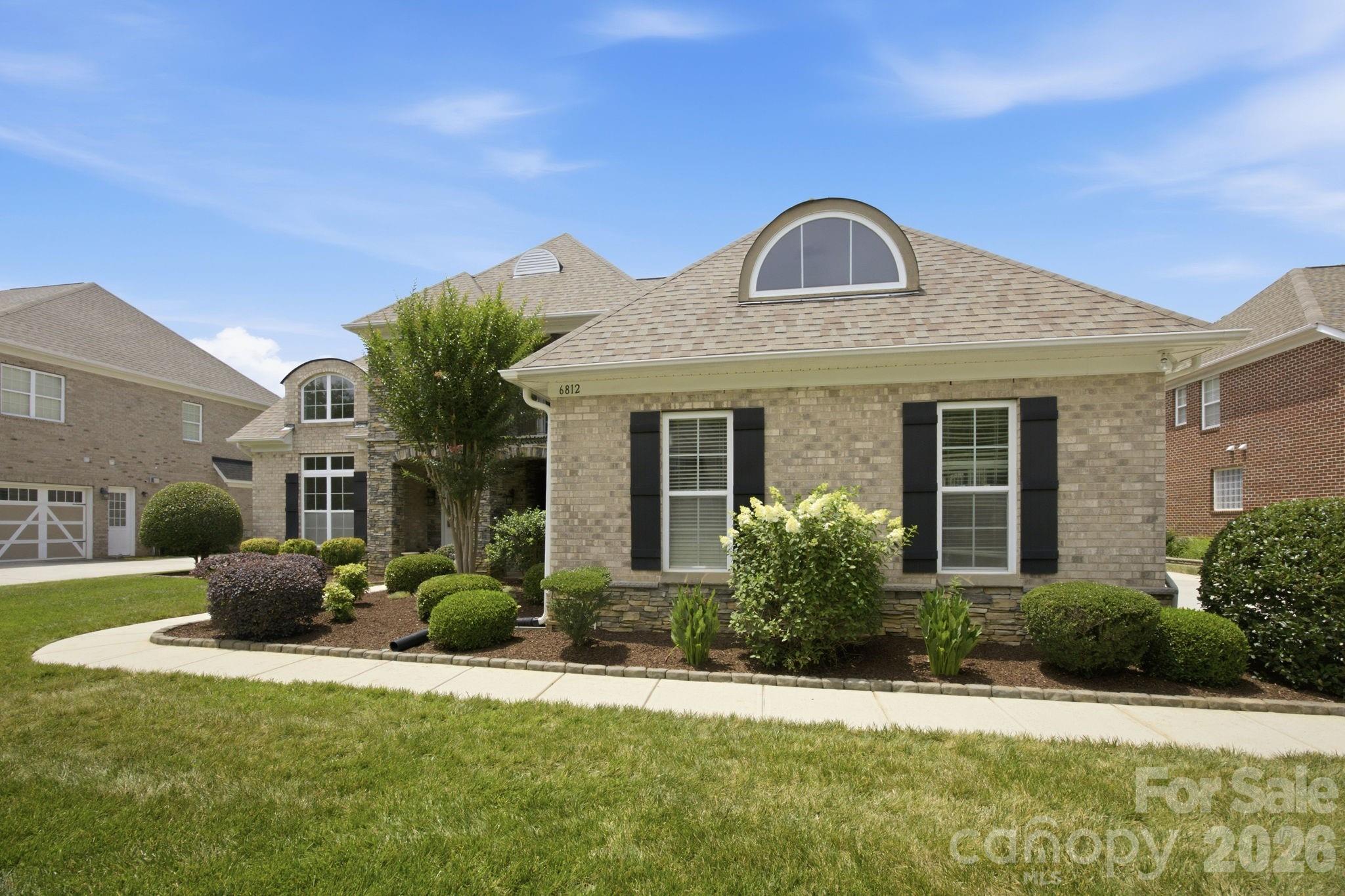 6812 S Creek Road Property Photo 4