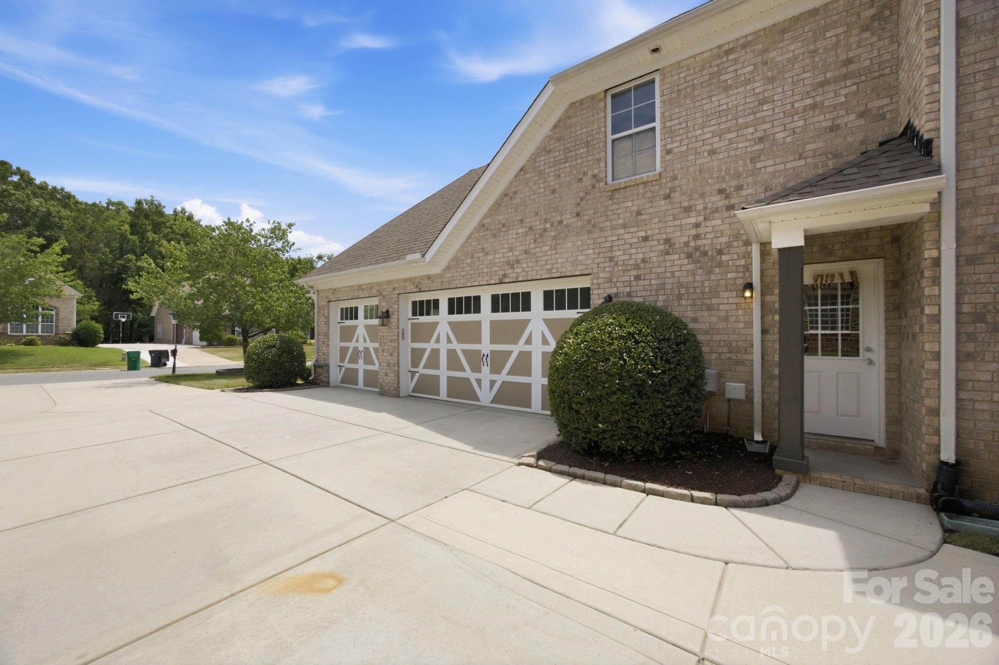 6812 S Creek Road Property Photo 7