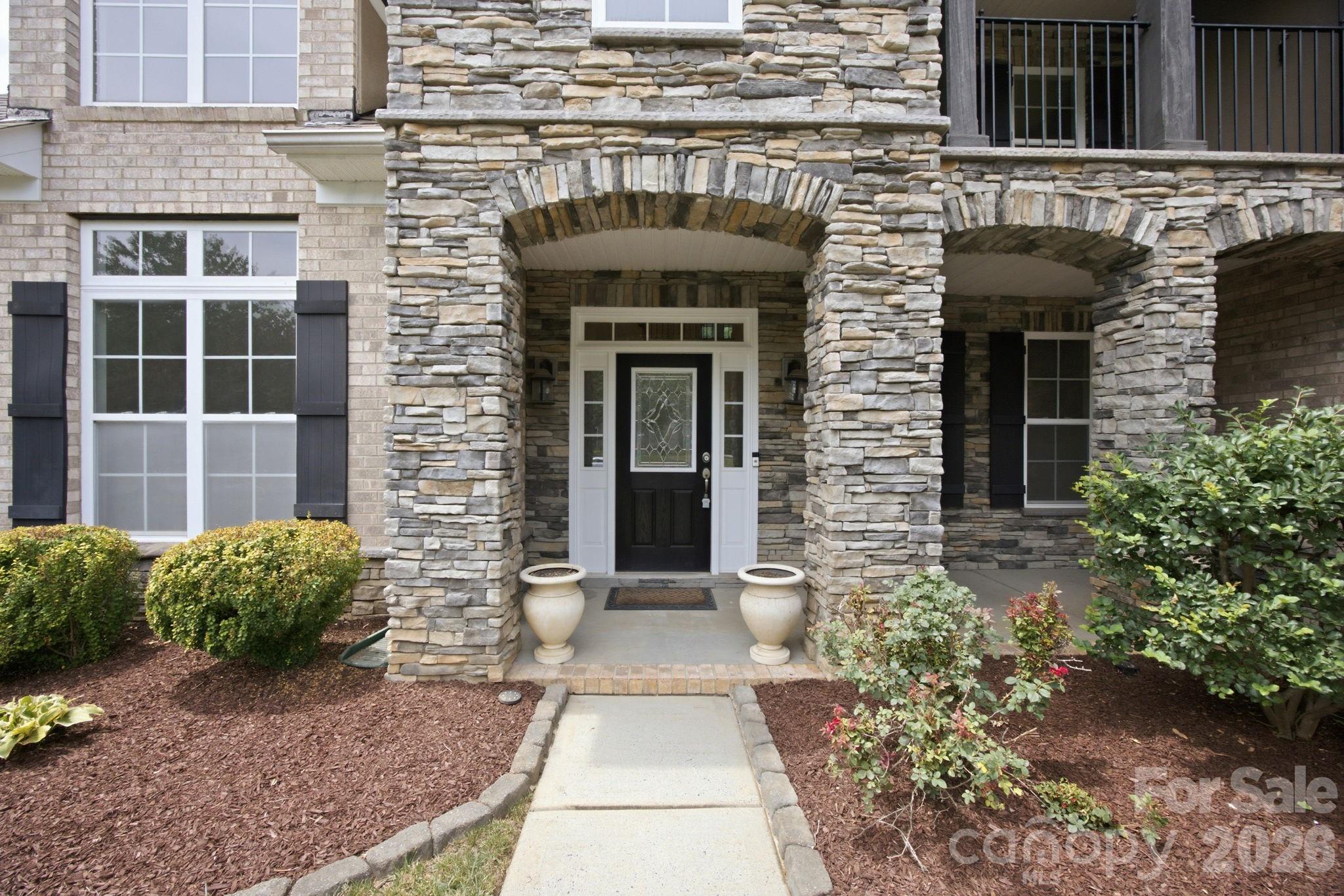 6812 S Creek Road Property Photo 8