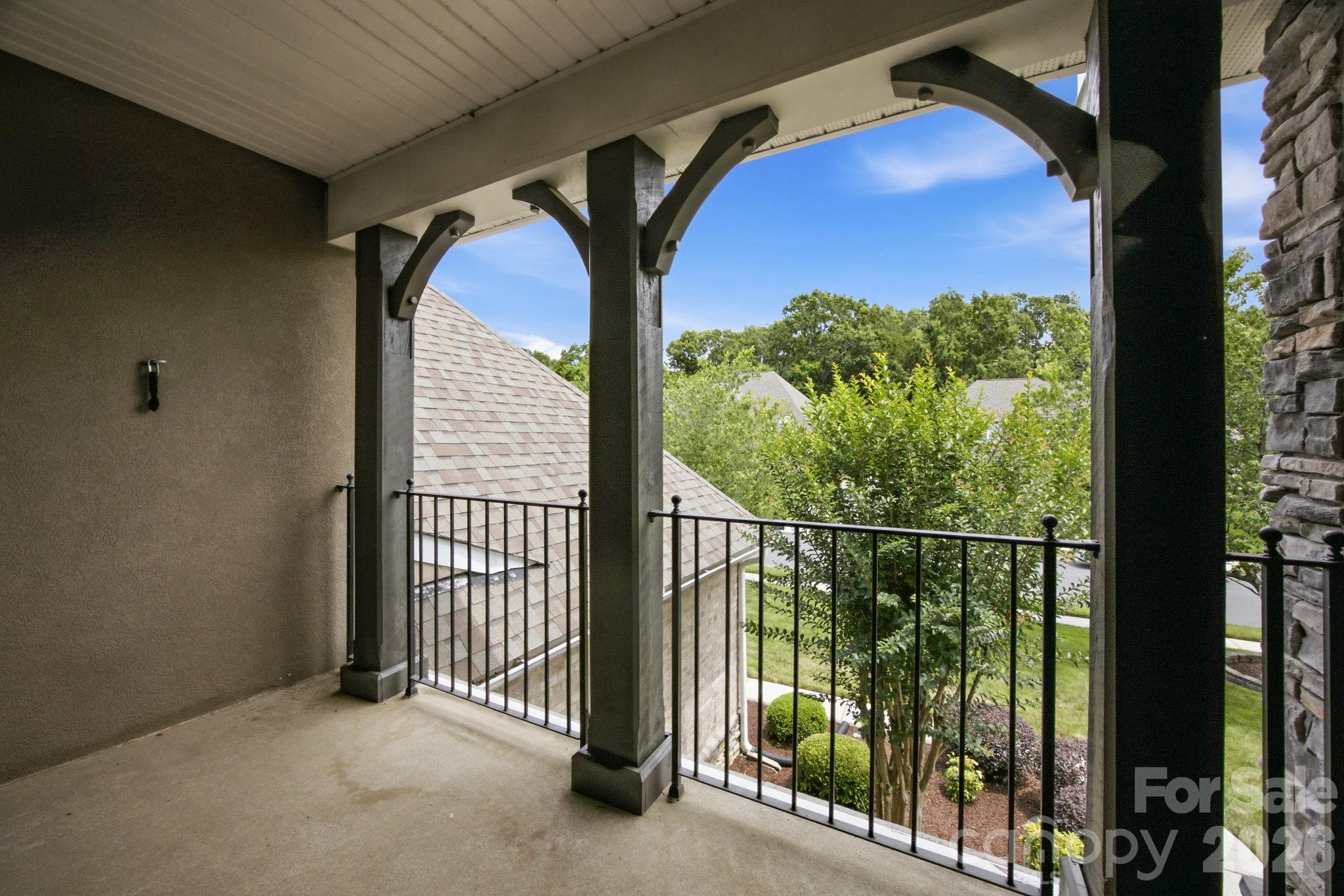 6812 S Creek Road Property Photo 9