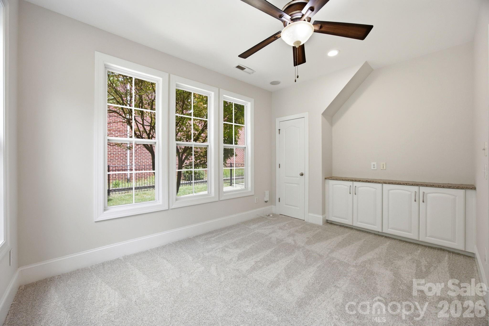 6812 S Creek Road Property Photo 19