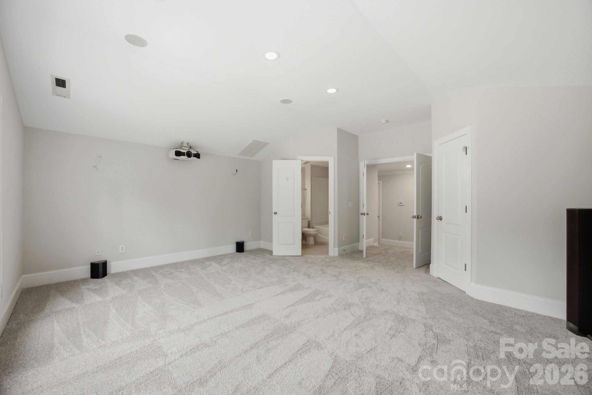 6812 S Creek Road Property Photo 36