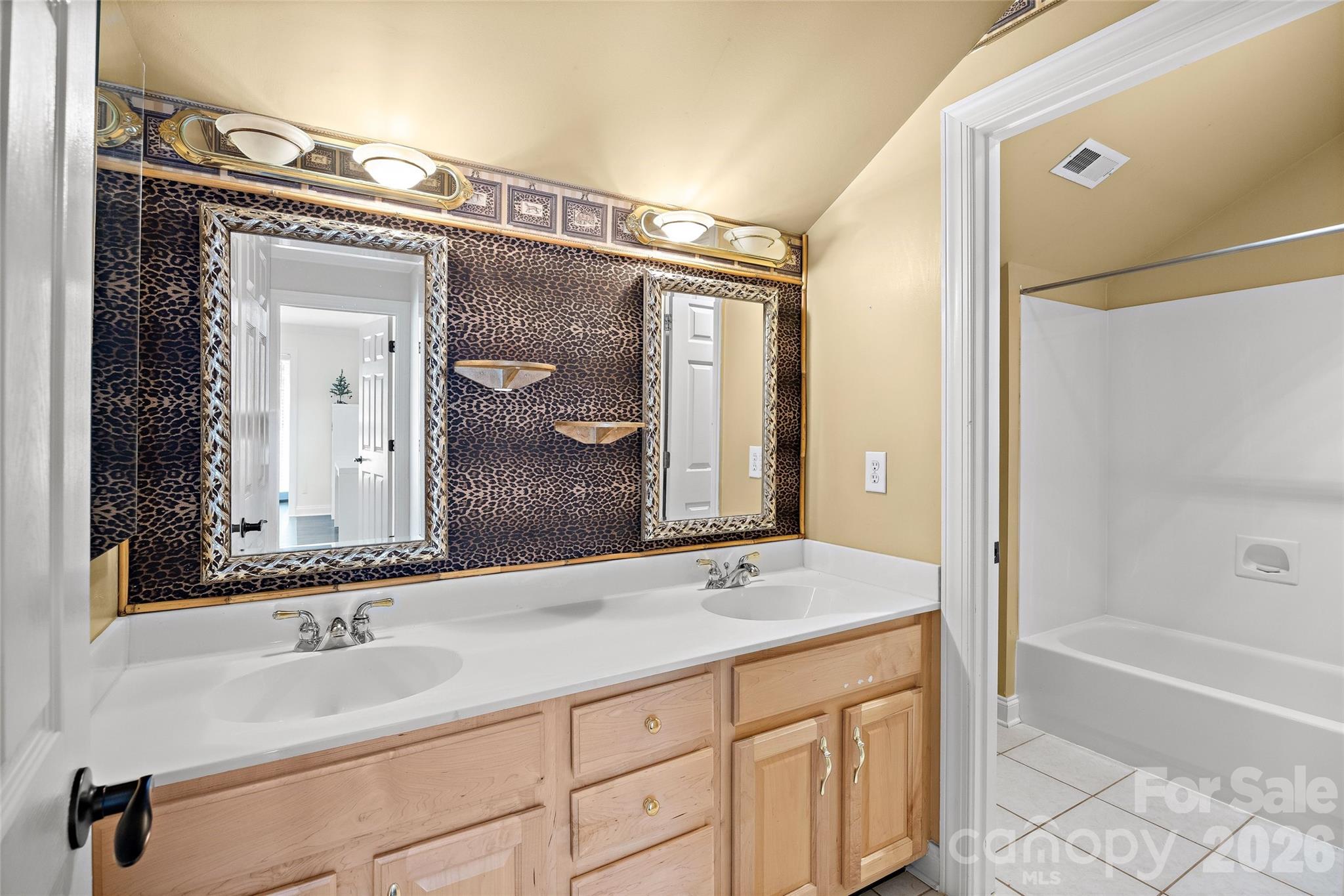 1607 Crestgate Drive Property Photo 21