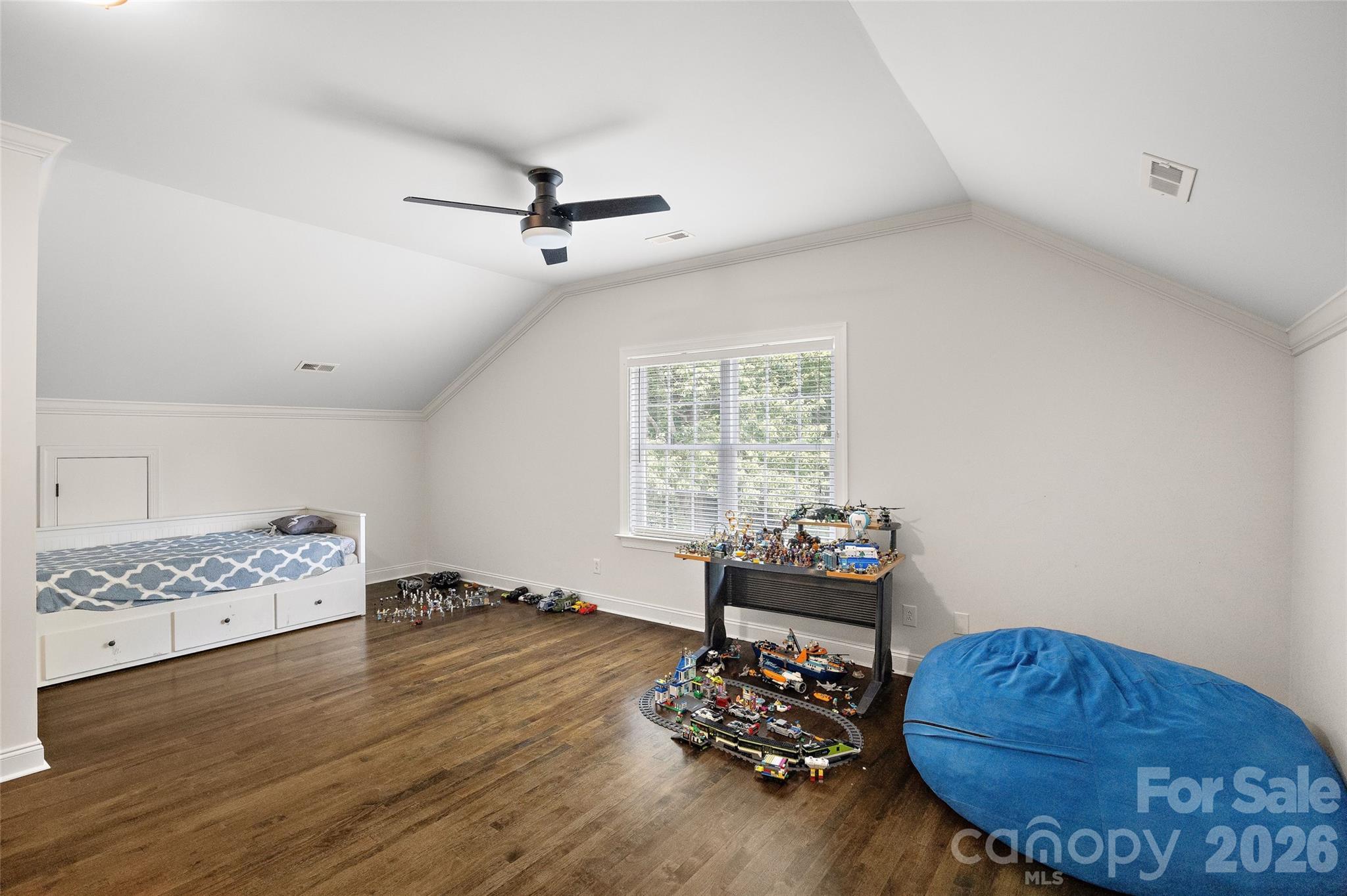 1607 Crestgate Drive Property Photo 23