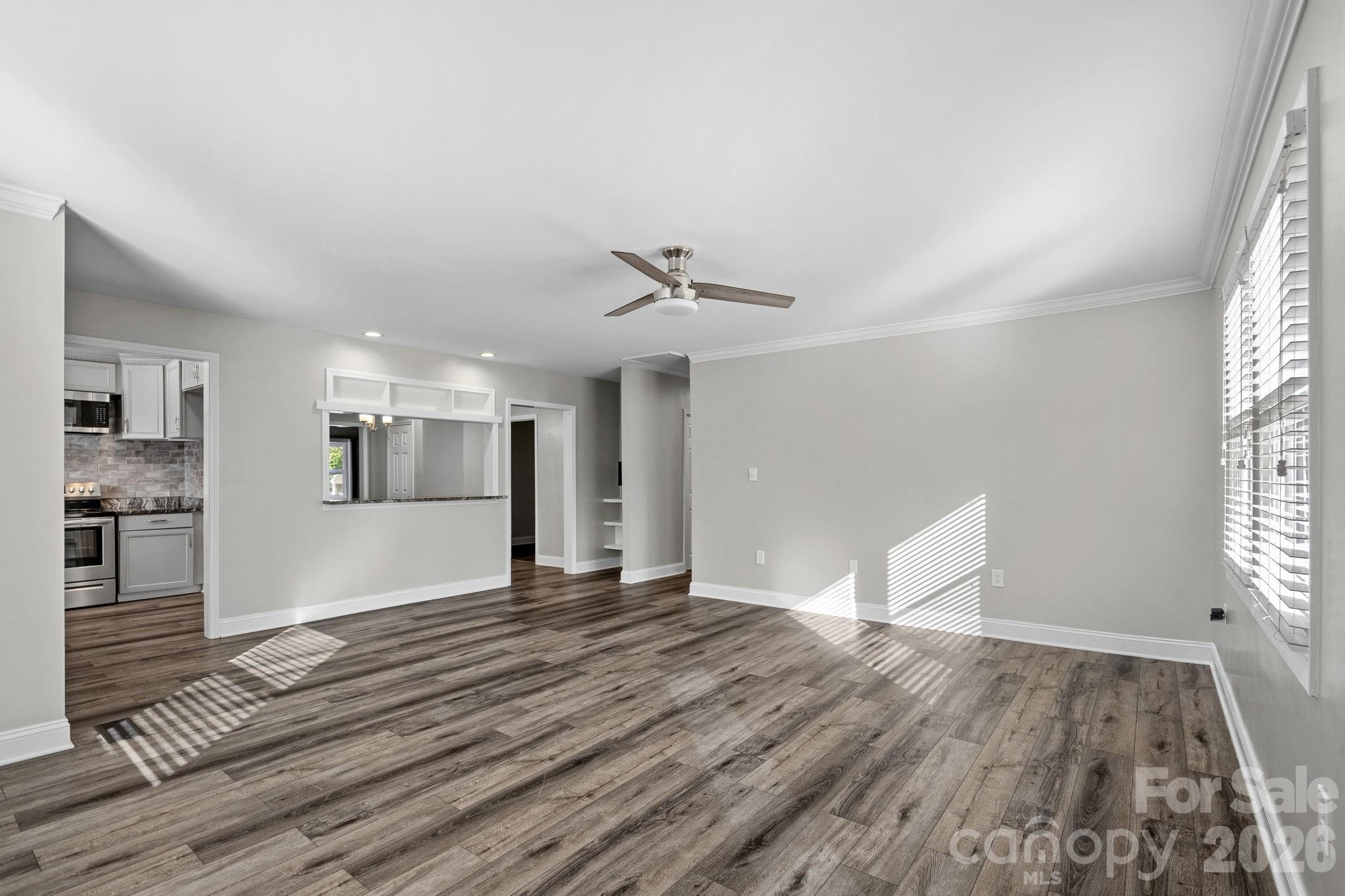 2561 Lumina Avenue Property Photo 4