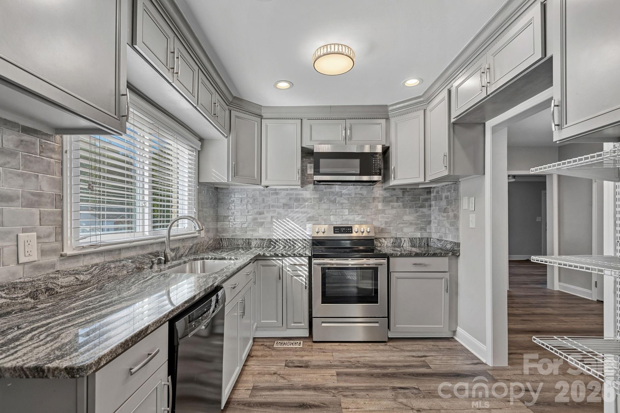 2561 Lumina Avenue Property Photo 9