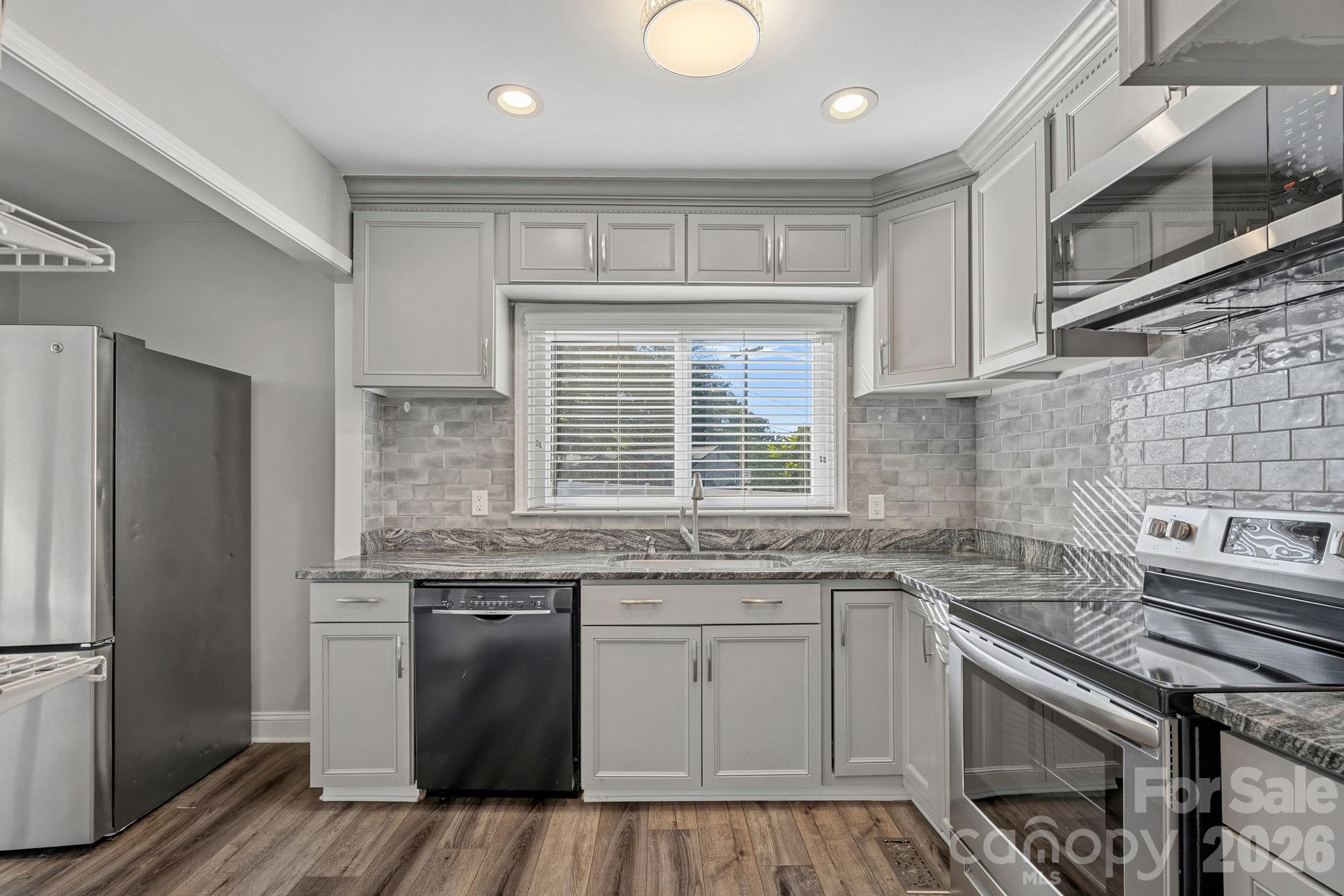 2561 Lumina Avenue Property Photo 10
