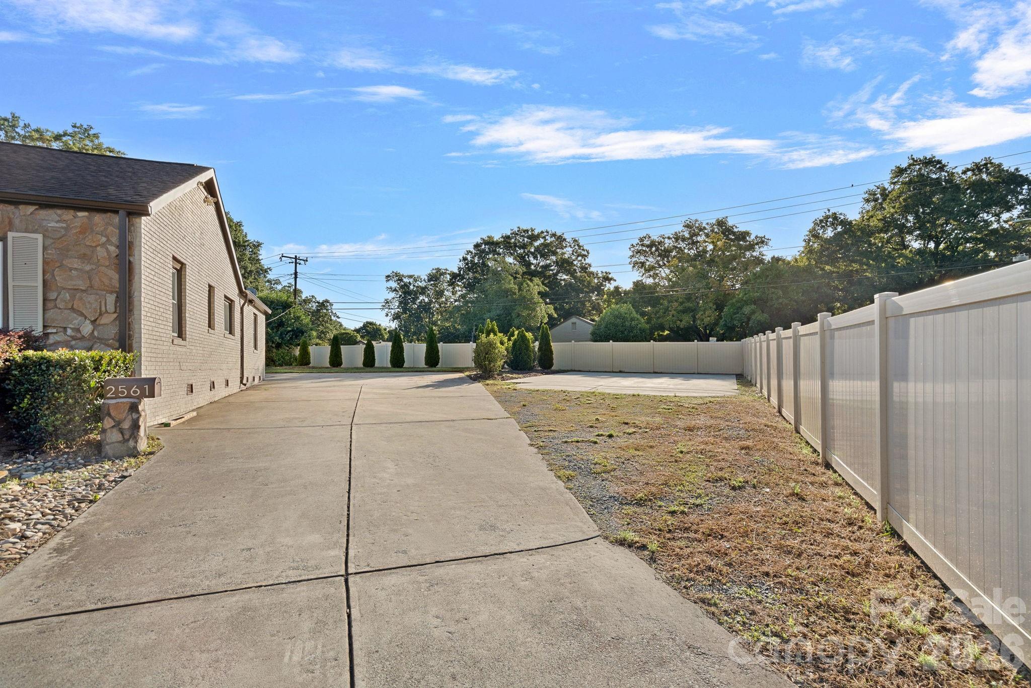 2561 Lumina Avenue Property Photo 32