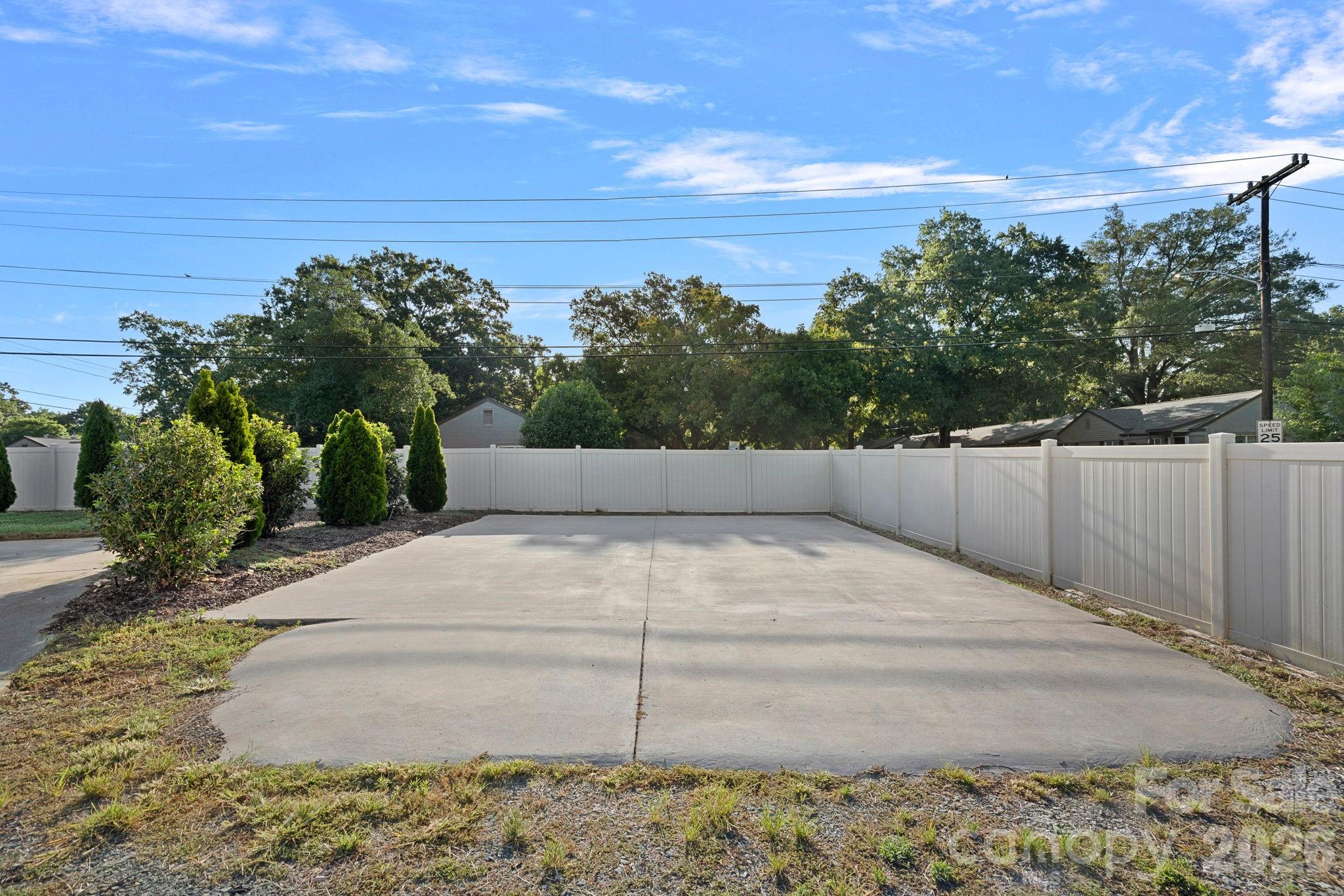 2561 Lumina Avenue Property Photo 33