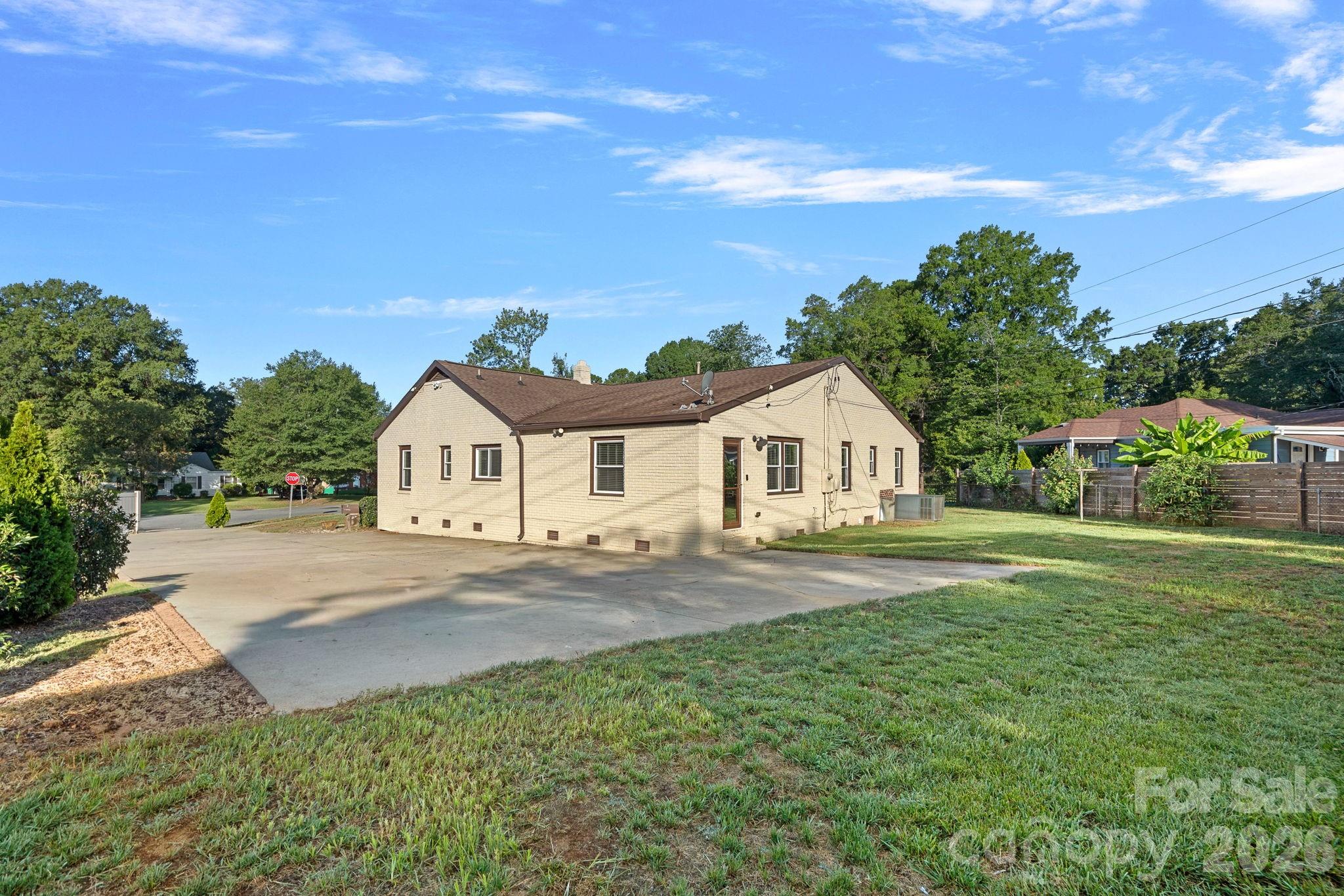 2561 Lumina Avenue Property Photo 34