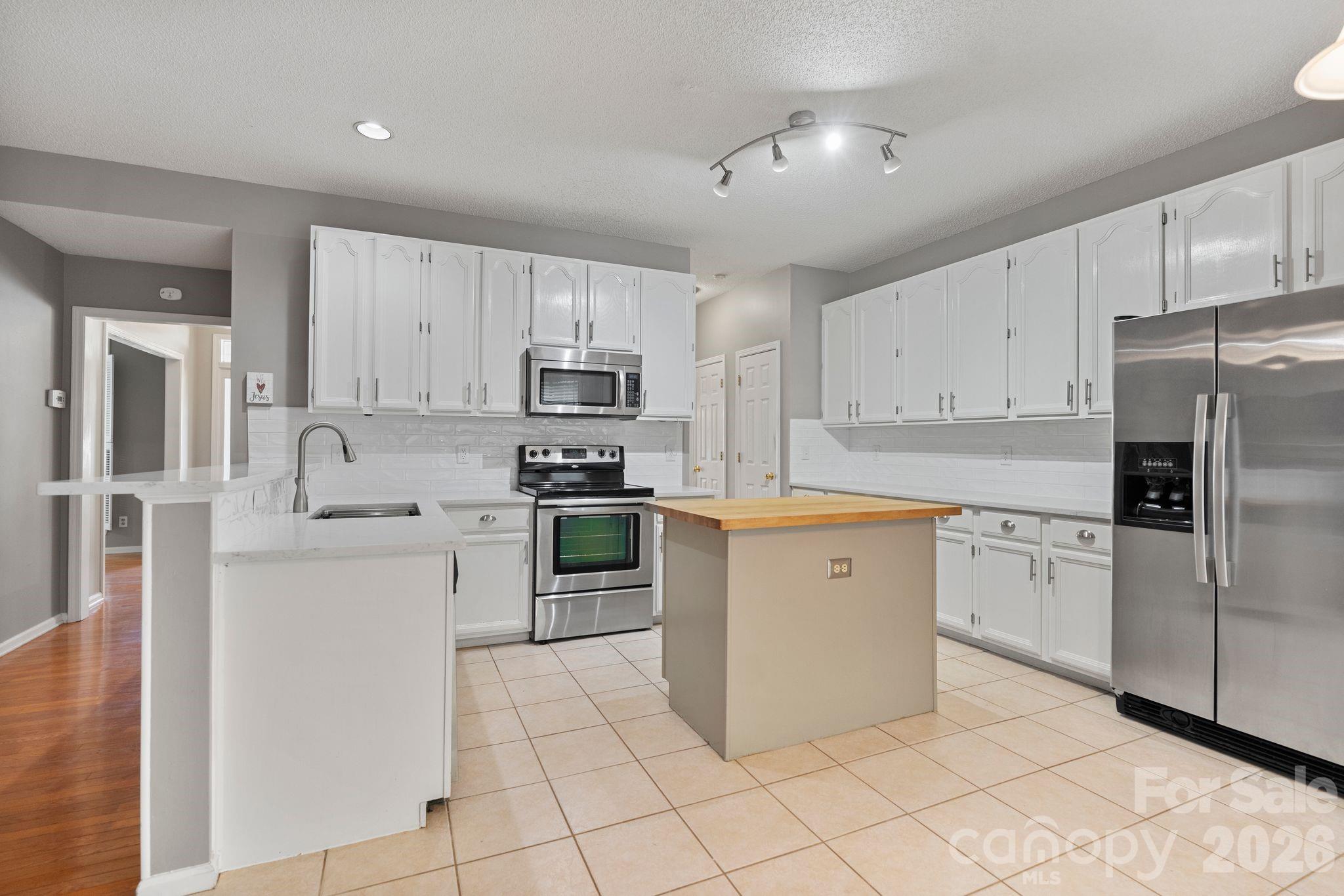 2040 Swaim Drive Property Photo 9