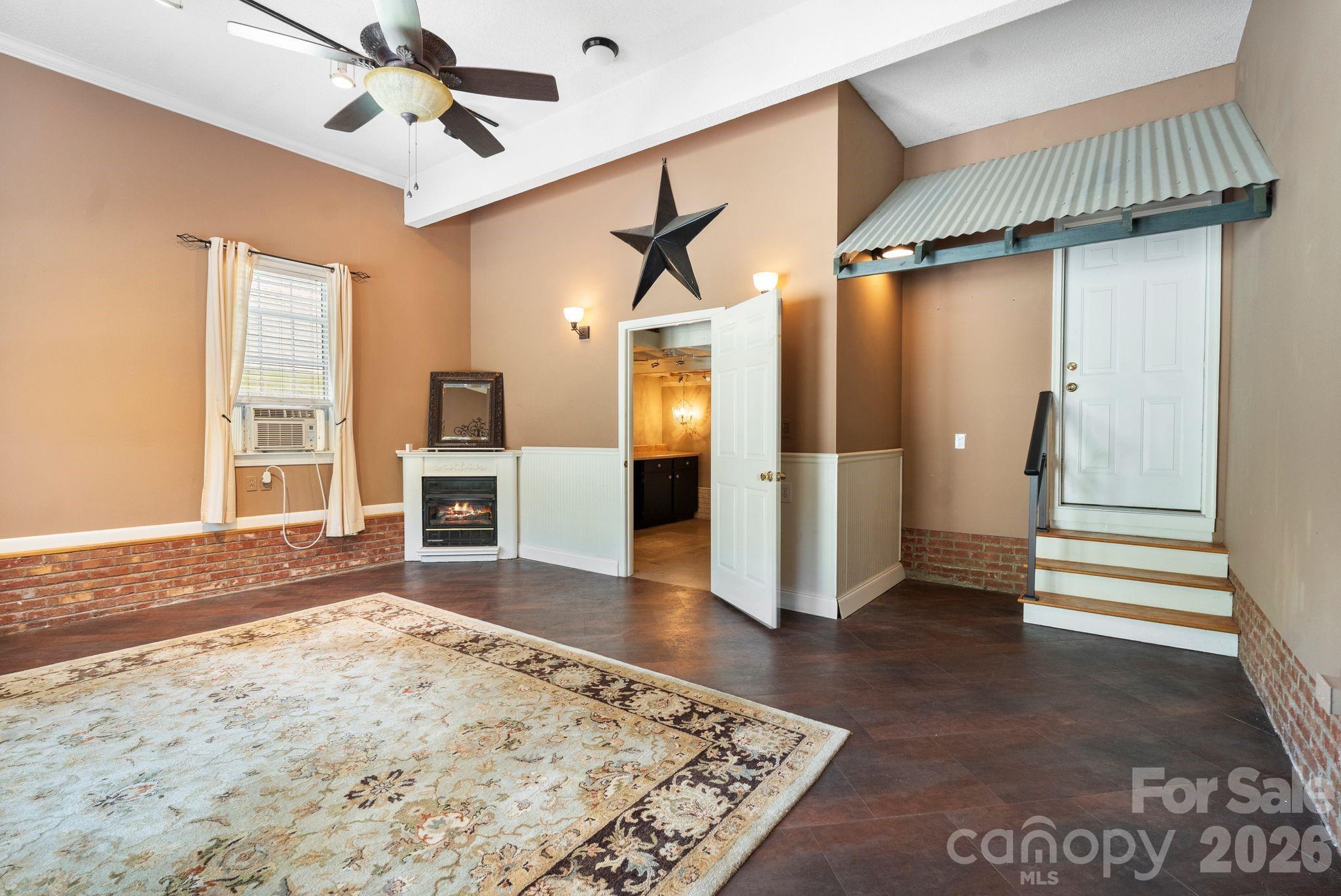 2040 Swaim Drive Property Photo 32