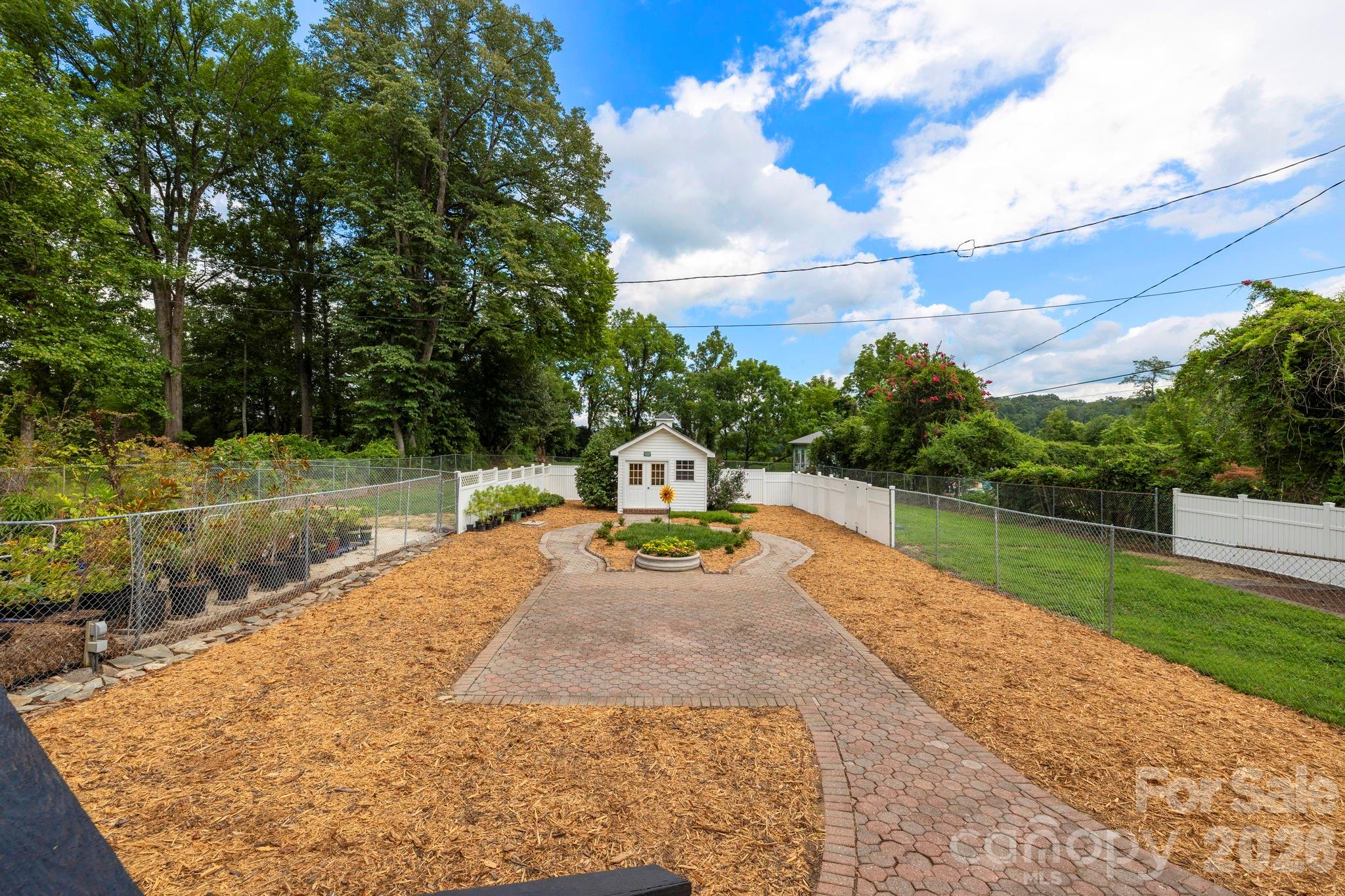 4295 Brevard Road Property Photo 11