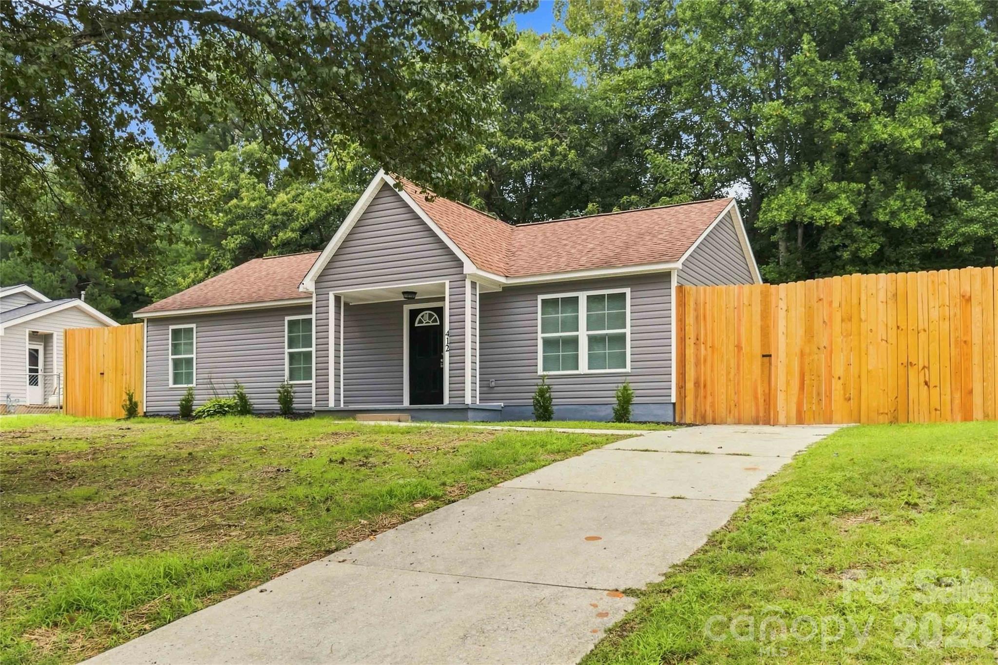 412 E Mclelland Avenue Property Photo 2