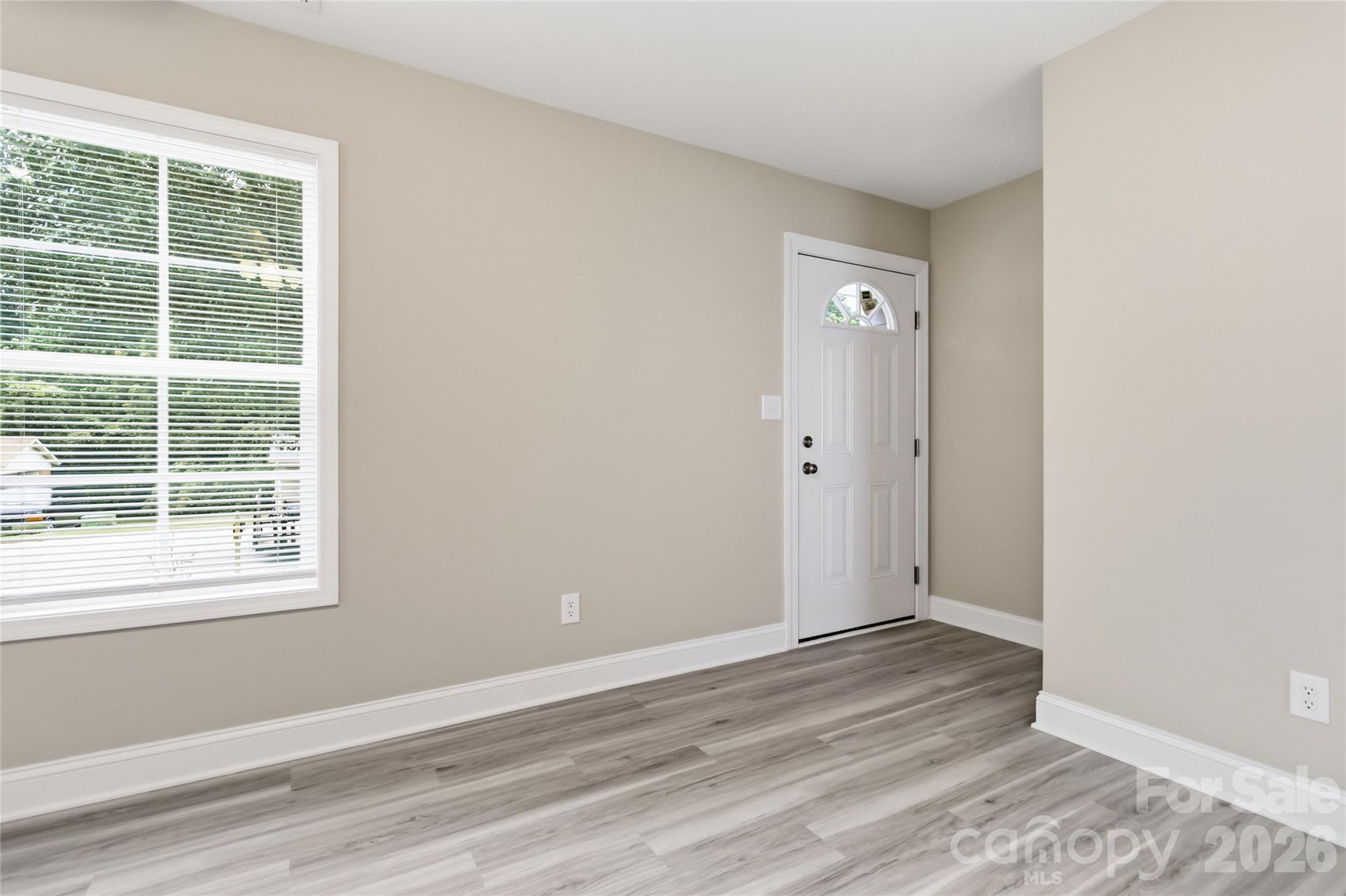 412 E Mclelland Avenue Property Photo 4