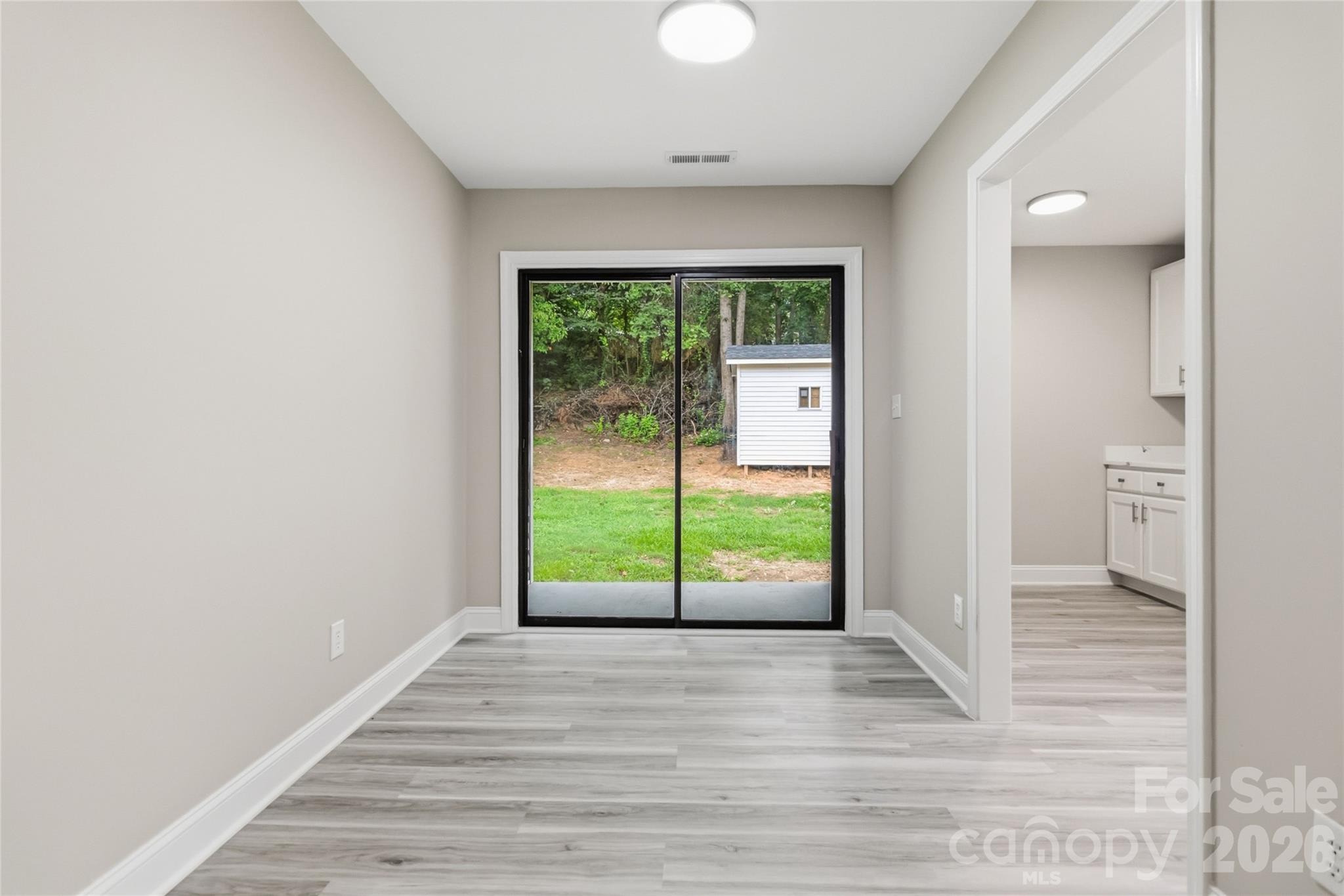 412 E Mclelland Avenue Property Photo 7