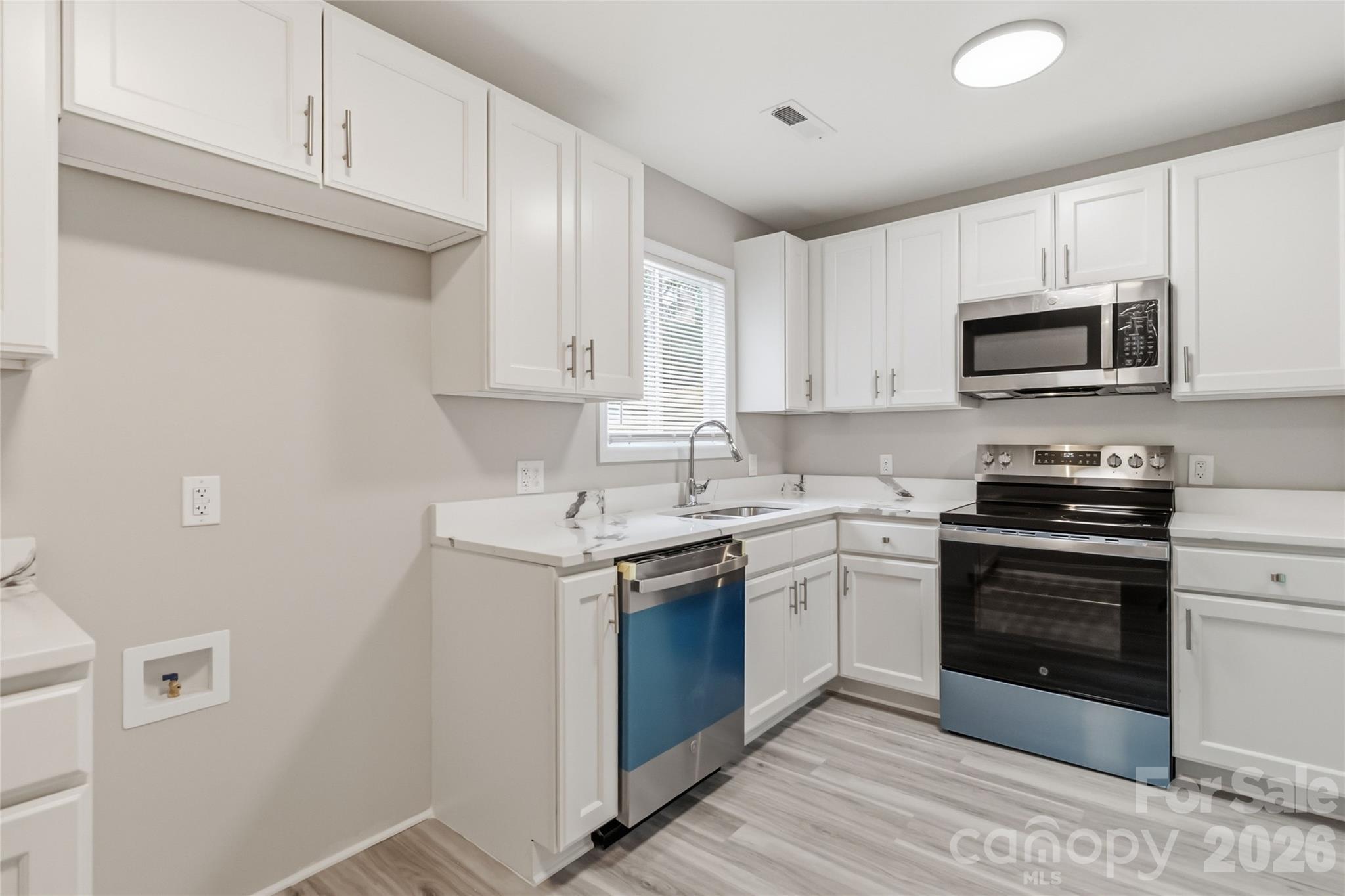 412 E Mclelland Avenue Property Photo 9