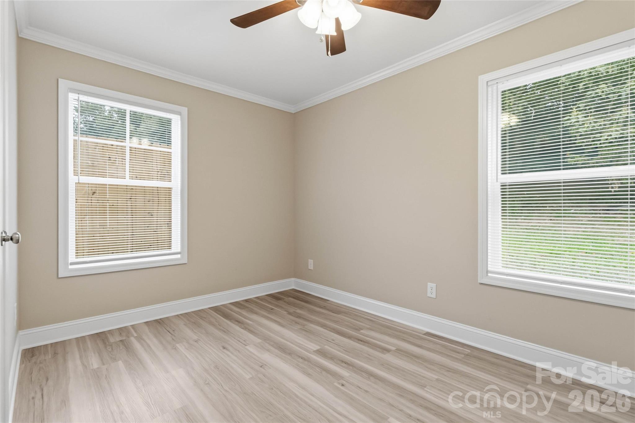 412 E Mclelland Avenue Property Photo 15