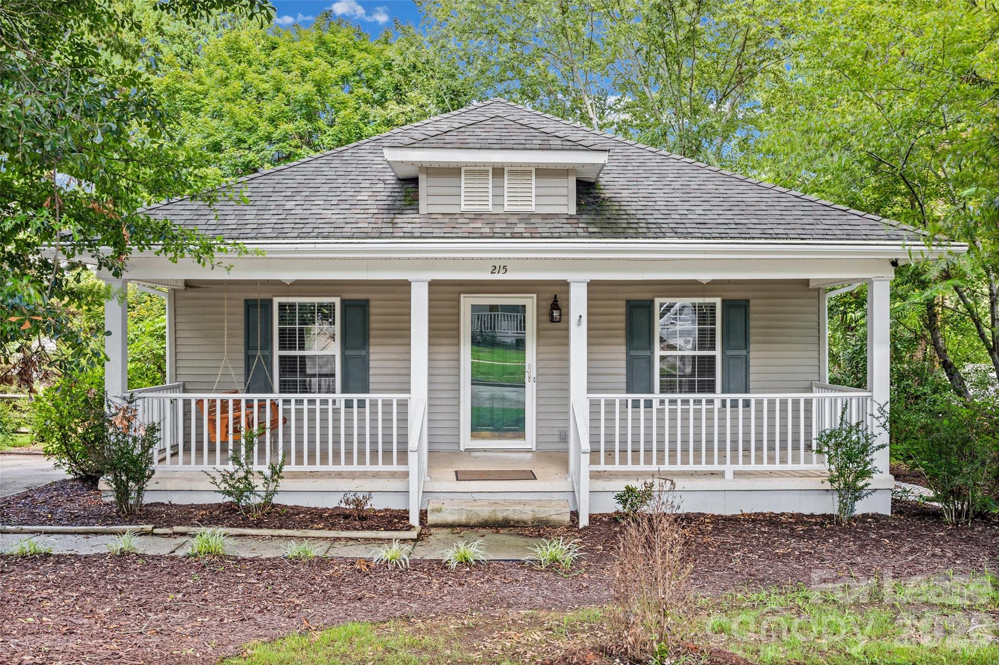 215 6th Street Property Photo 1