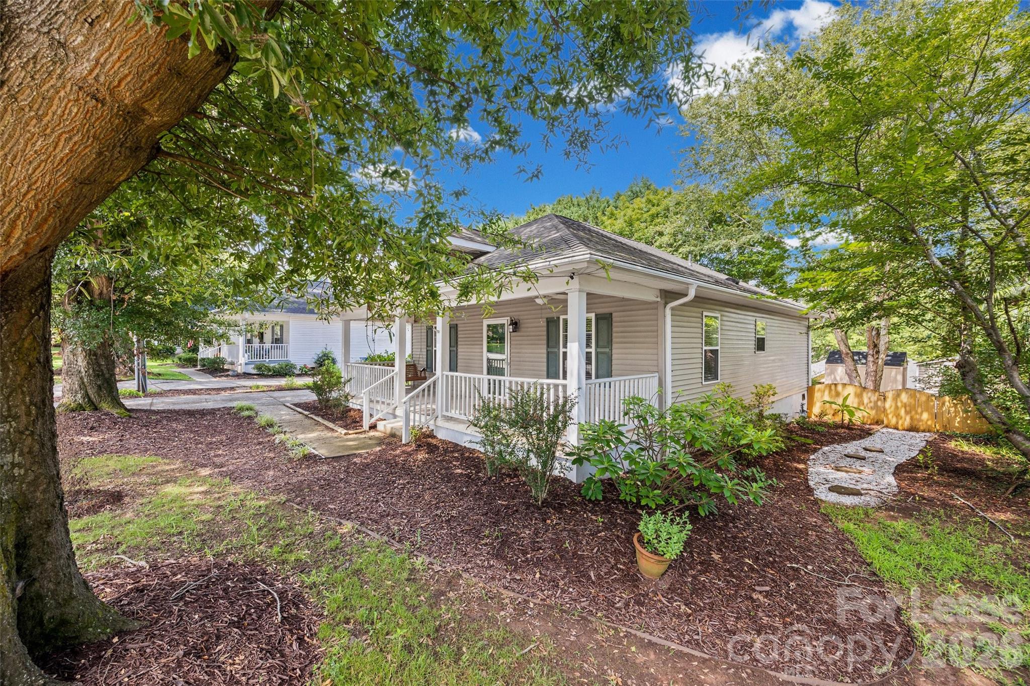 215 6th Street Property Photo 2