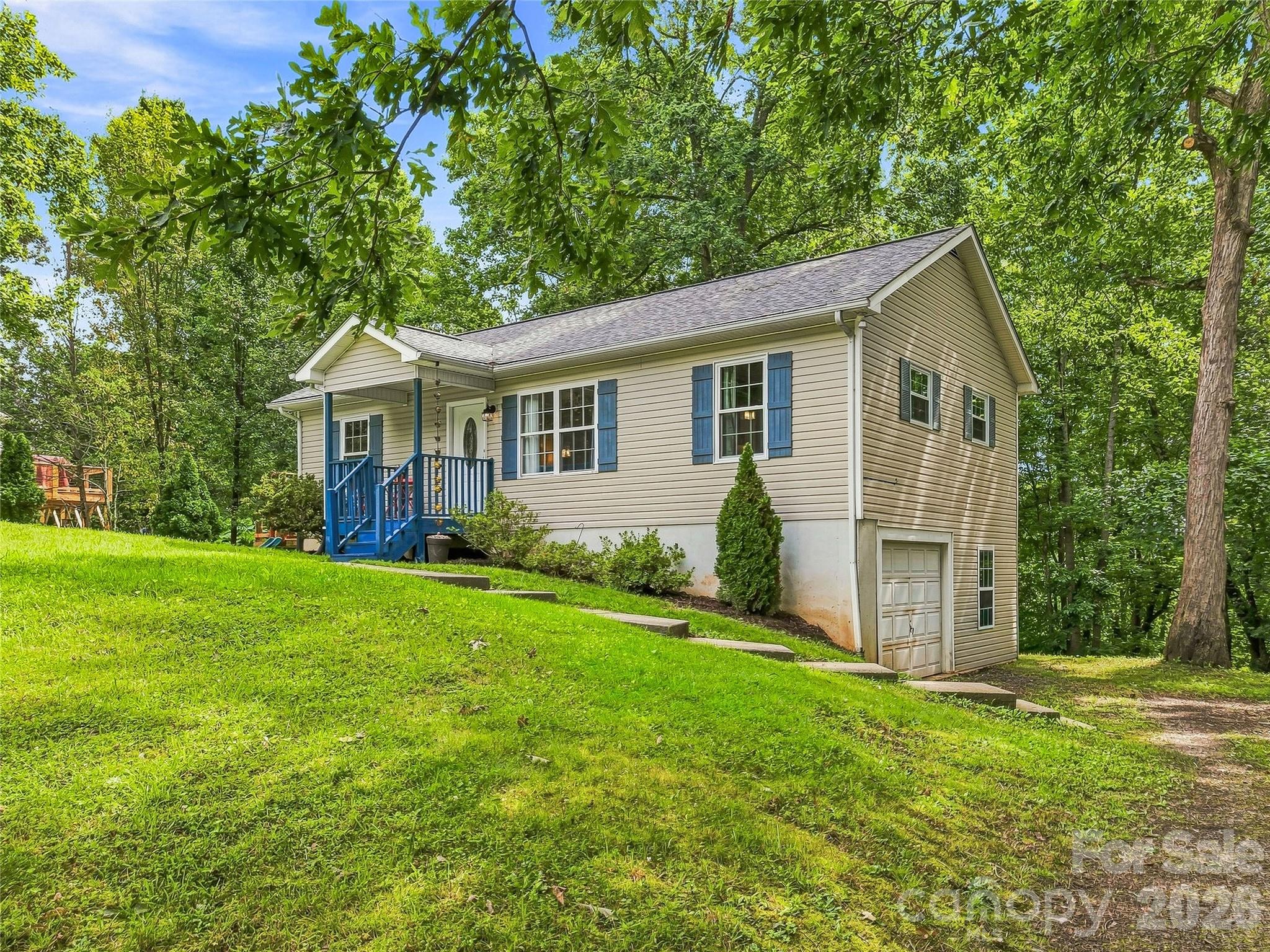1019 Mountain Drive Property Photo 1