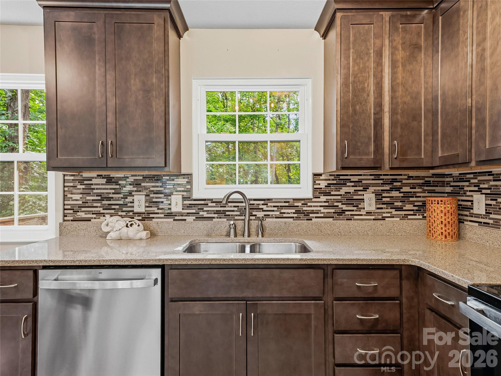 1019 Mountain Drive Property Photo 8